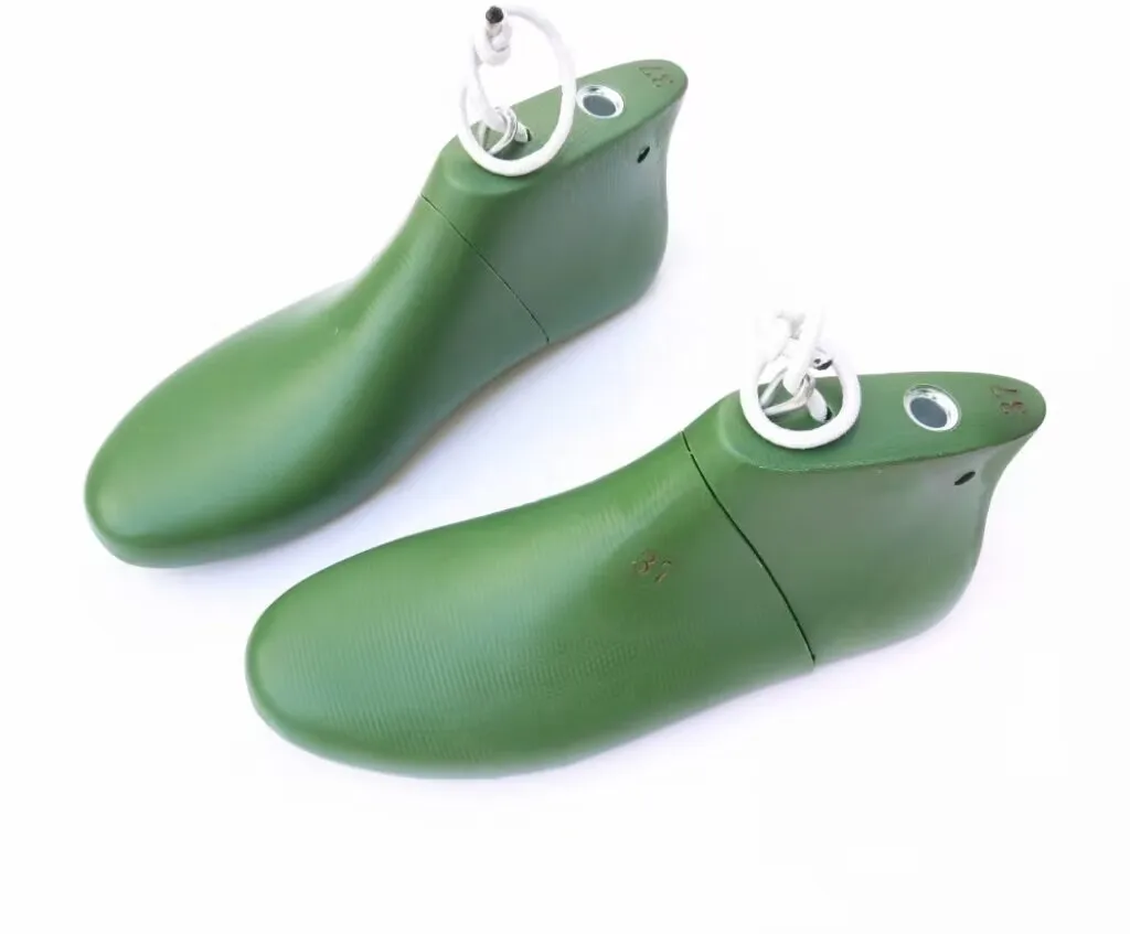 Женские кроссовки на высокой