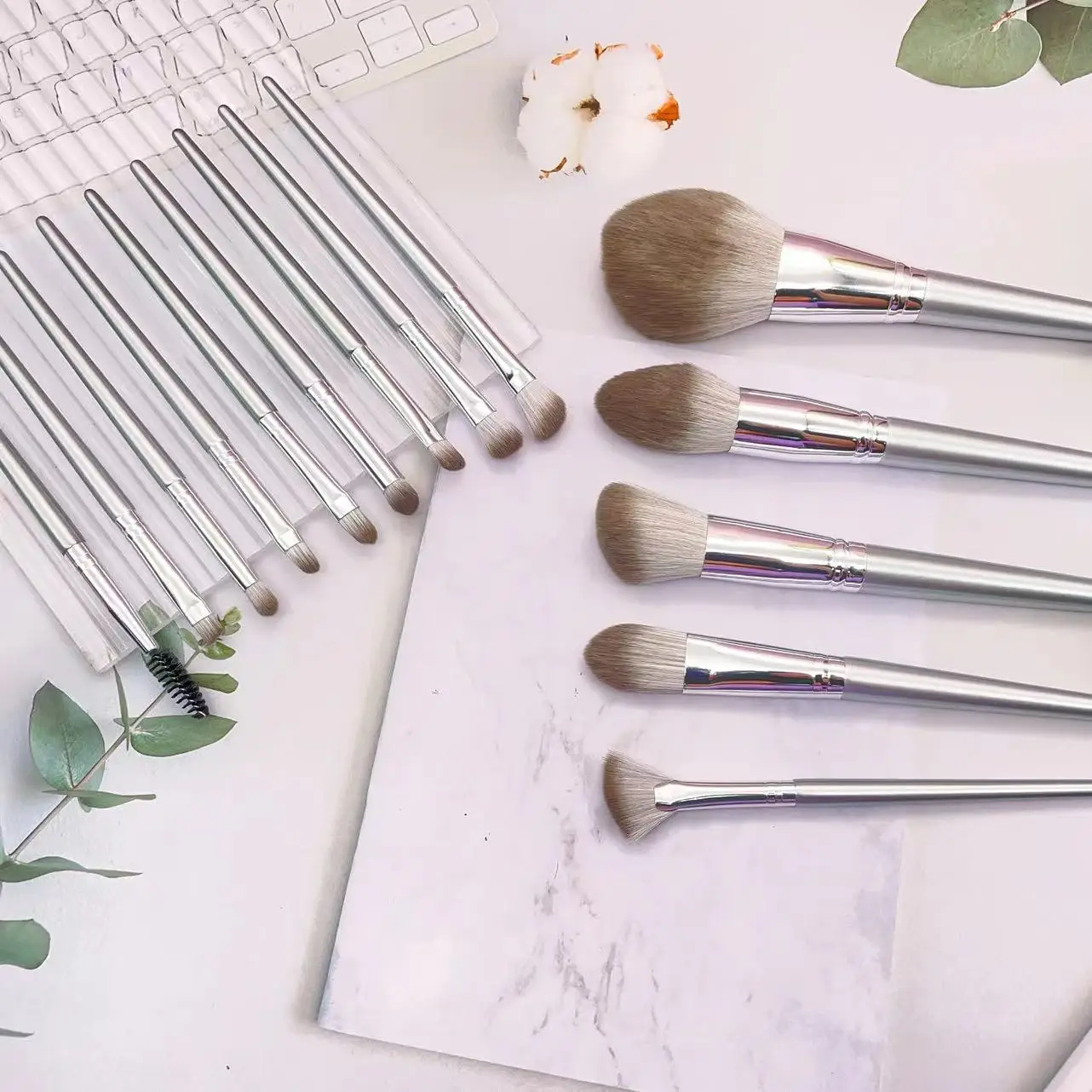 YRX Set High Quality Fiber Hair Eco Friendly Wooden Handle Powder Brush Foundation Brushes Luxury Makeup Brush