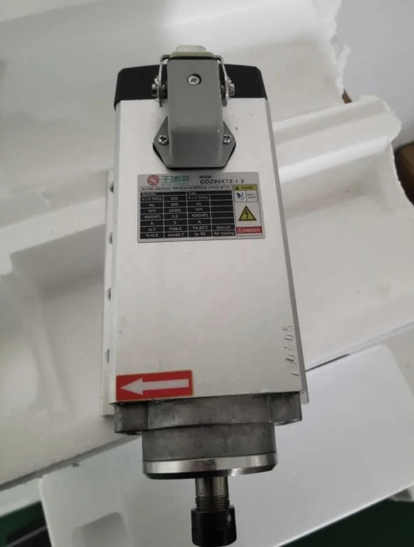 1.5kw ER11 Square Type Air Cooled Spindle Motor Ceramic Ball Bearings 24000rpm With Mounting Flange