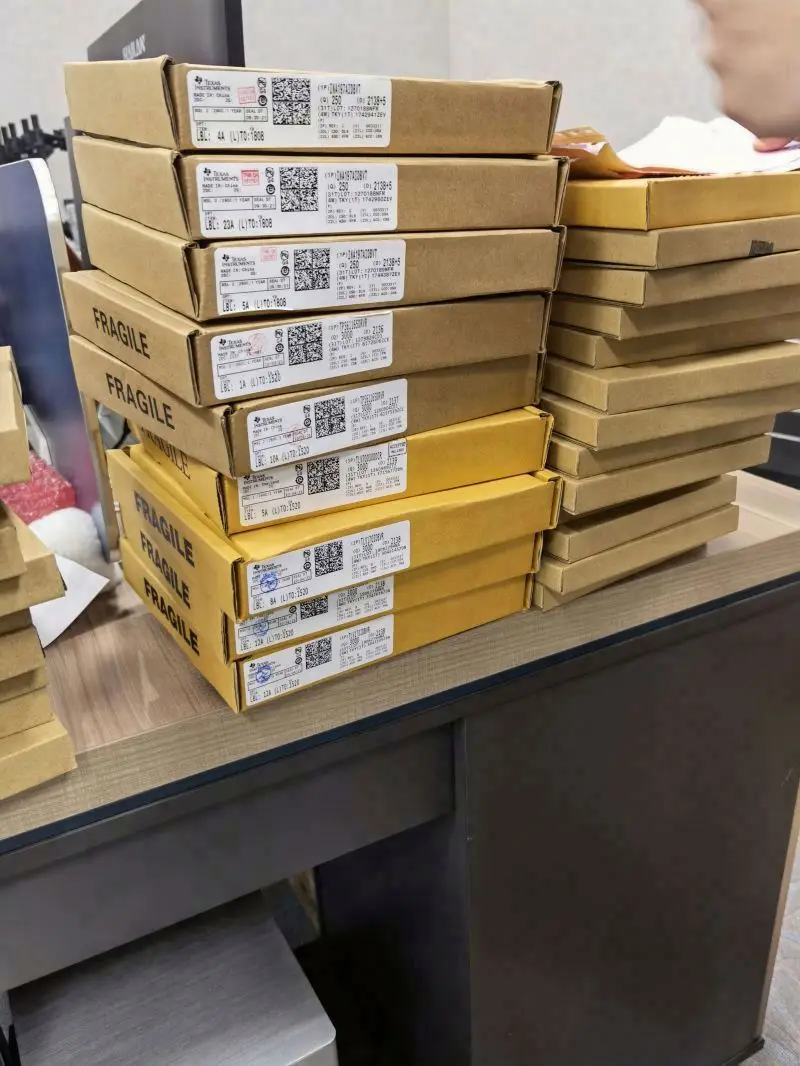 (In Stock) DIP 3pin 3 pin 4mhz 4.0mhz ceramics