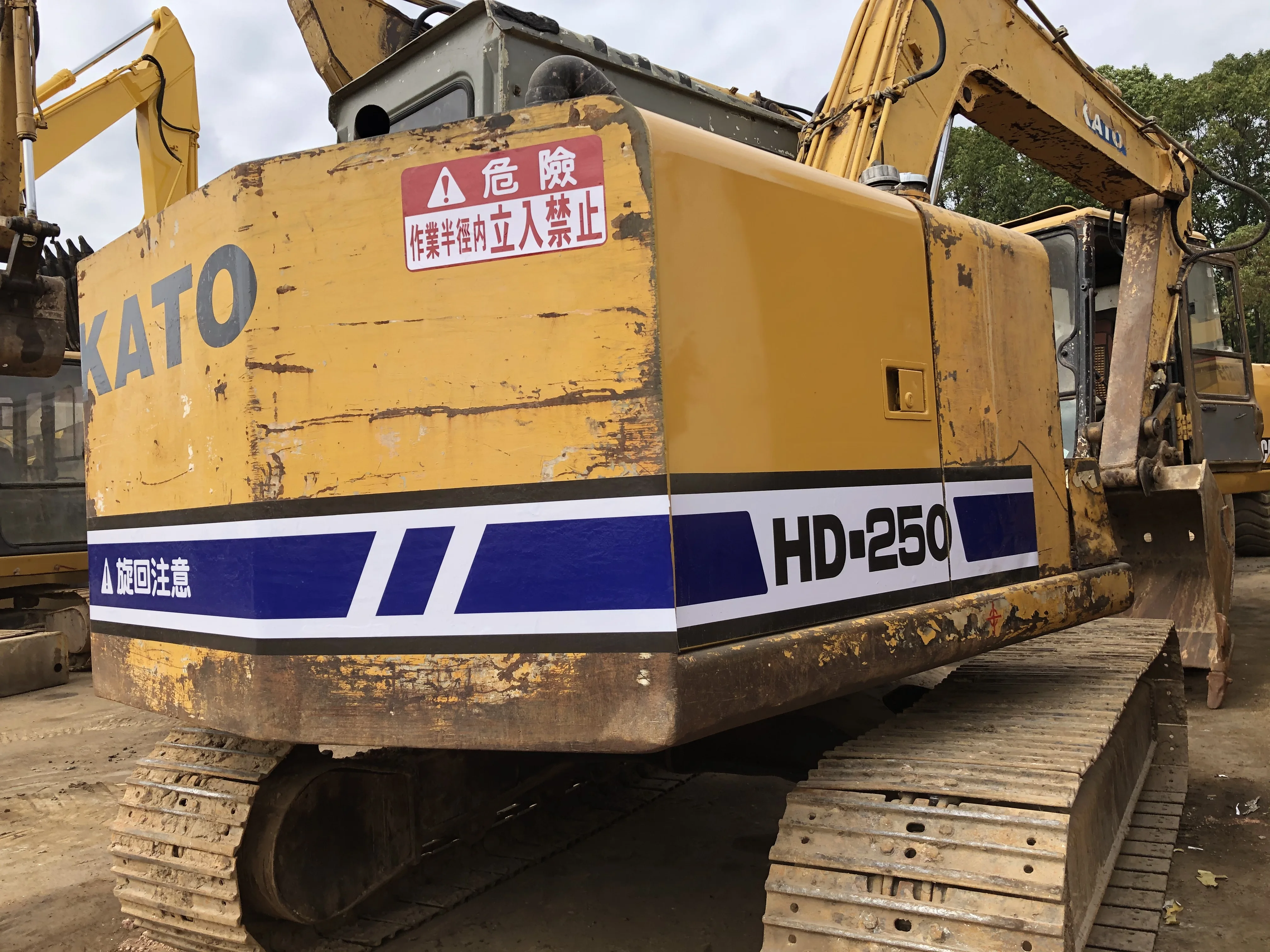 Secondhand Used Kato DH250 for sale/Mini Kato Crawler Excavator