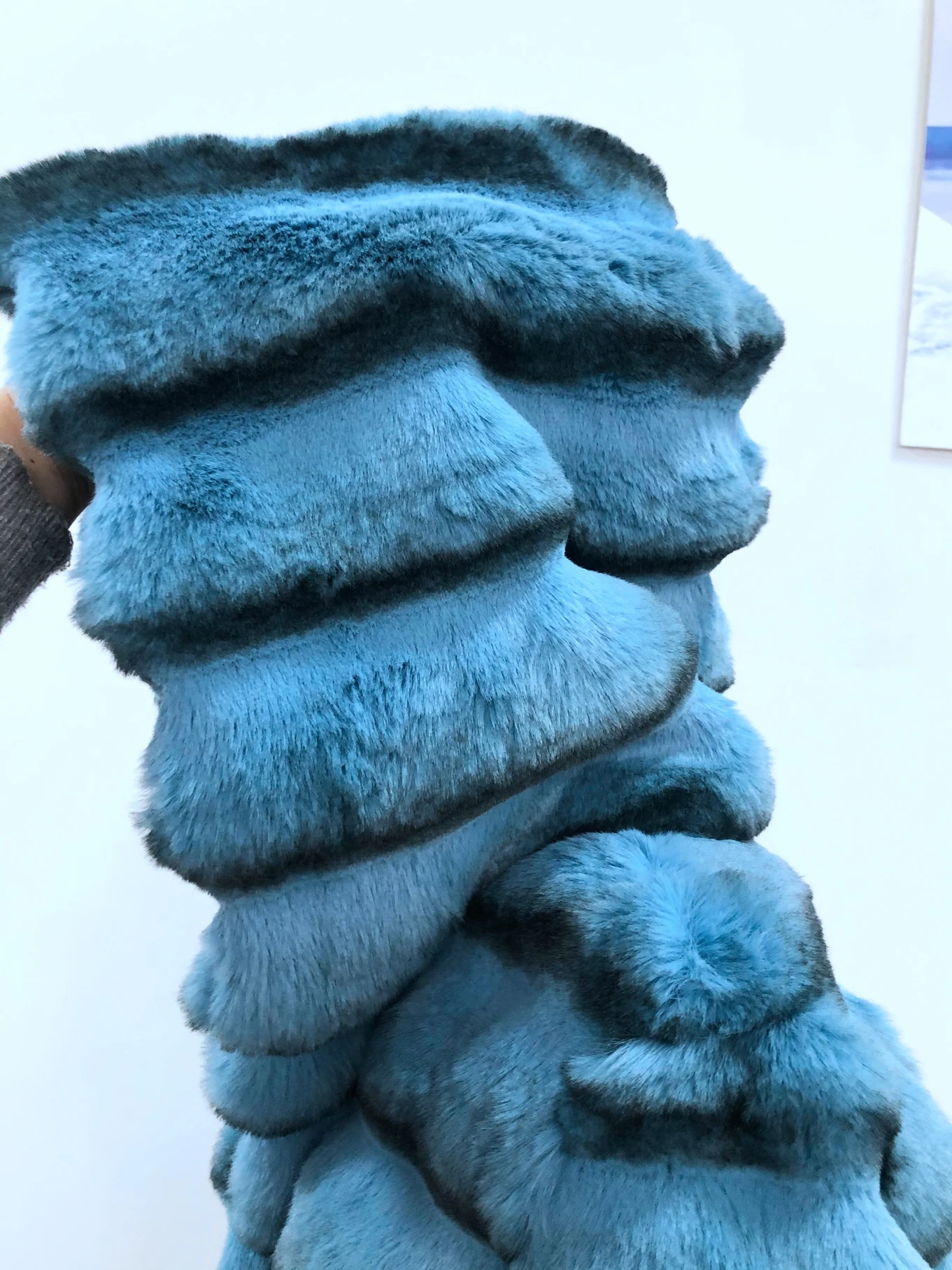 Winter products 2024 Ladies Custom Labels and Design Winter Cloths for Girls Winter Coats Blue Short Cheap synthetic fur coat