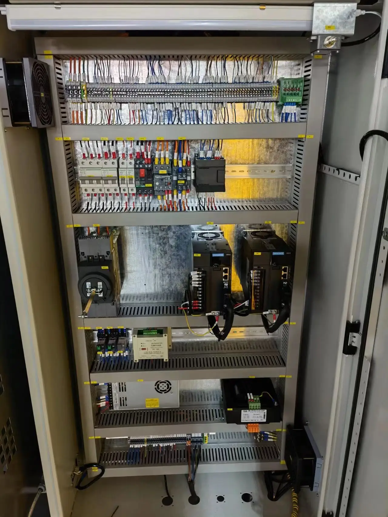 Factory DA53T 125T 3200 CNC hydraulic press brake pipe  bending machine metal  hydraulic press brake machine dies