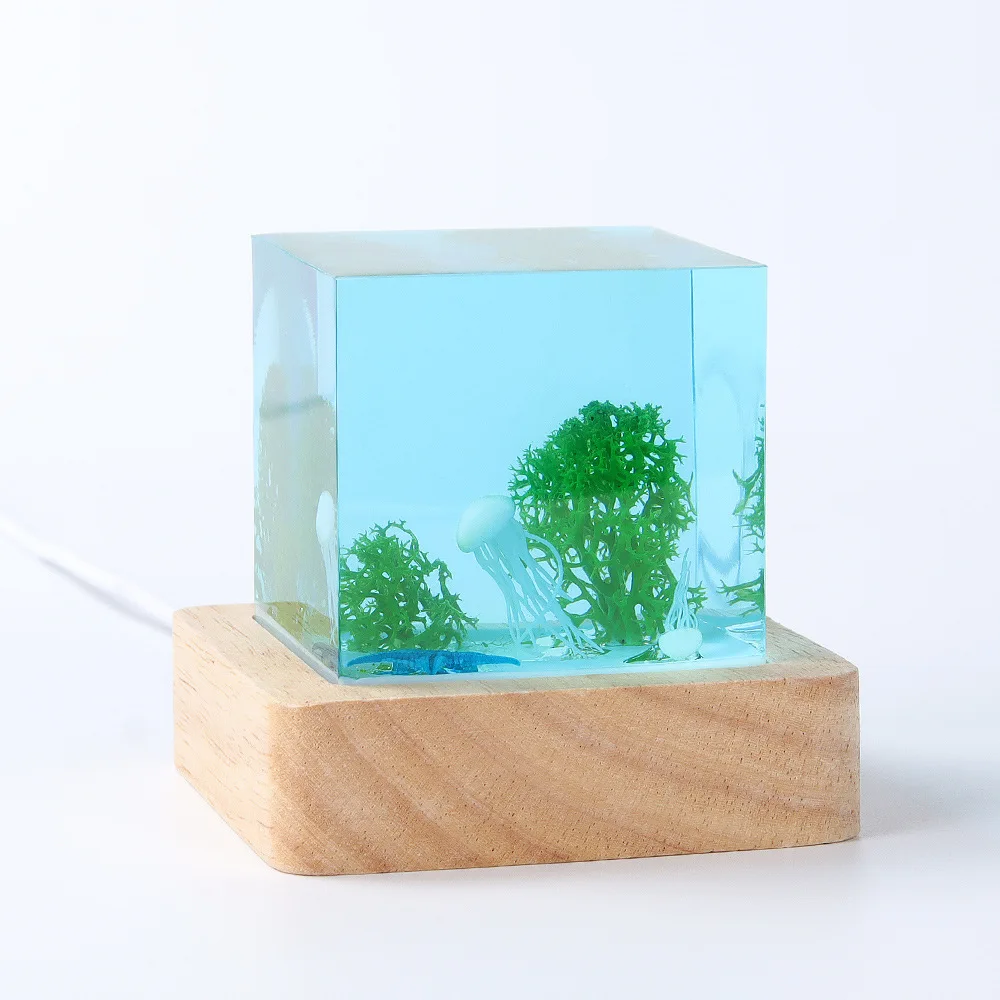 Marine Whale Cube Decoration Clear Epoxy Resin Cube Lamp  With Wooden Base For Holiday Christmas Gifts