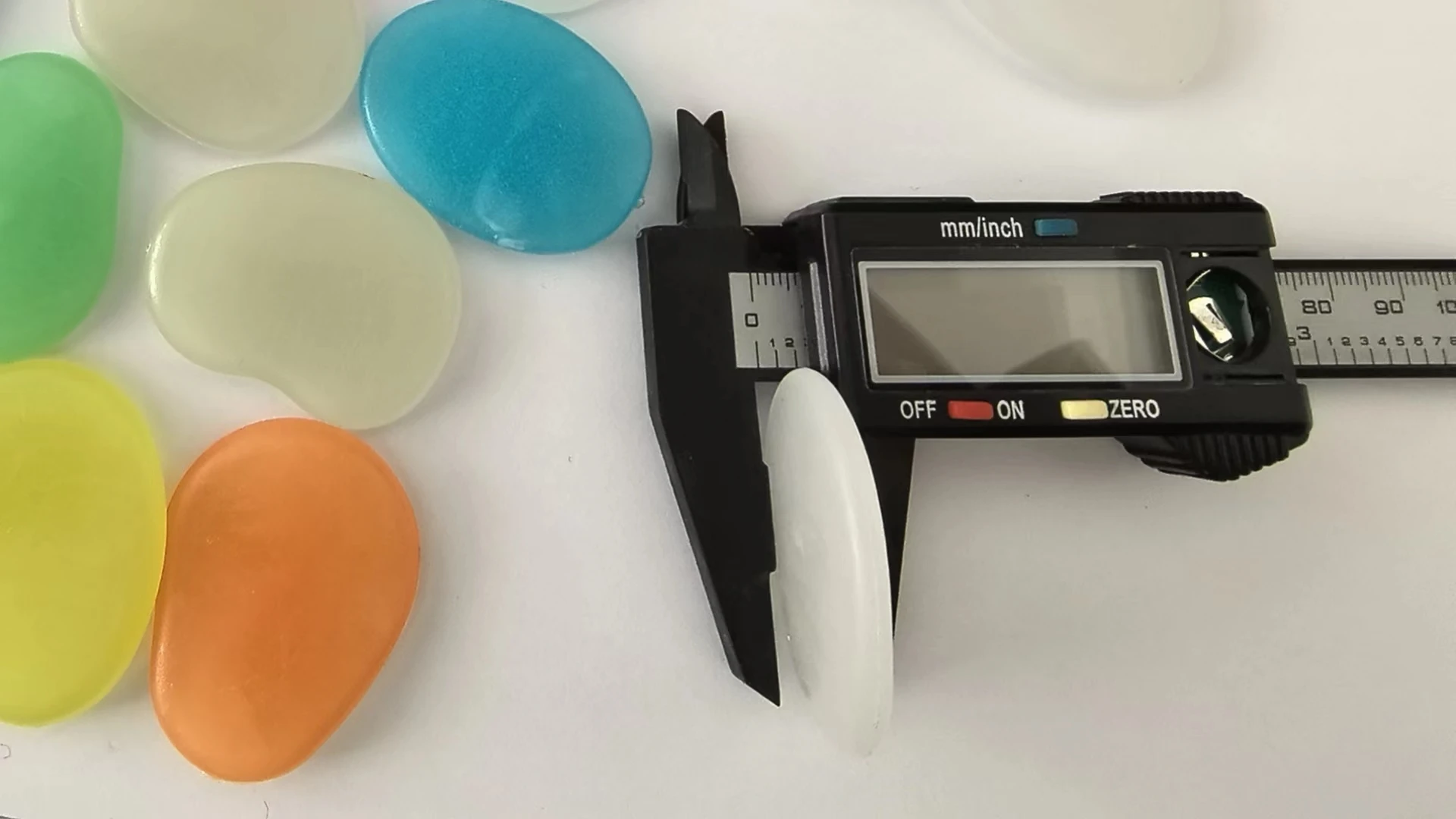 environmental blue colored photoluminescence glow in the dark luminous sand stone pebbles for home aquarium fish tank ornament