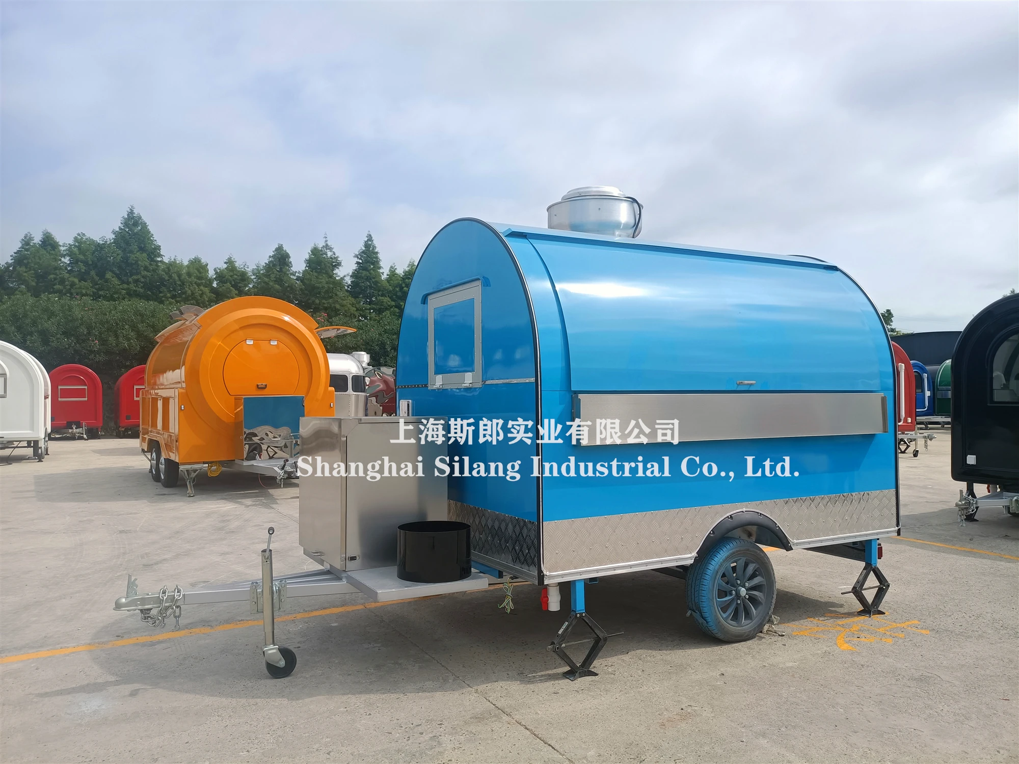 Blue round food trailer, closed Canadian standard mobile food caravan catering trailer