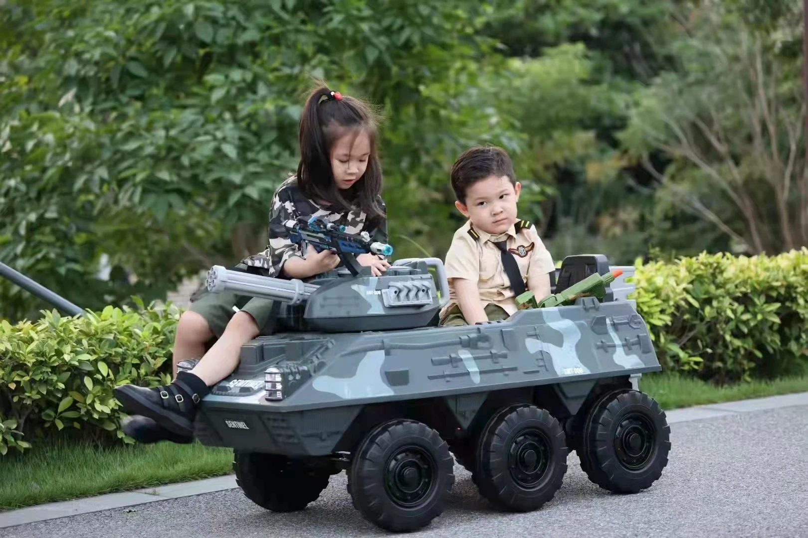 2024 factory wholesale outdoor kids electric panzer children car 12v kids electric ride on car