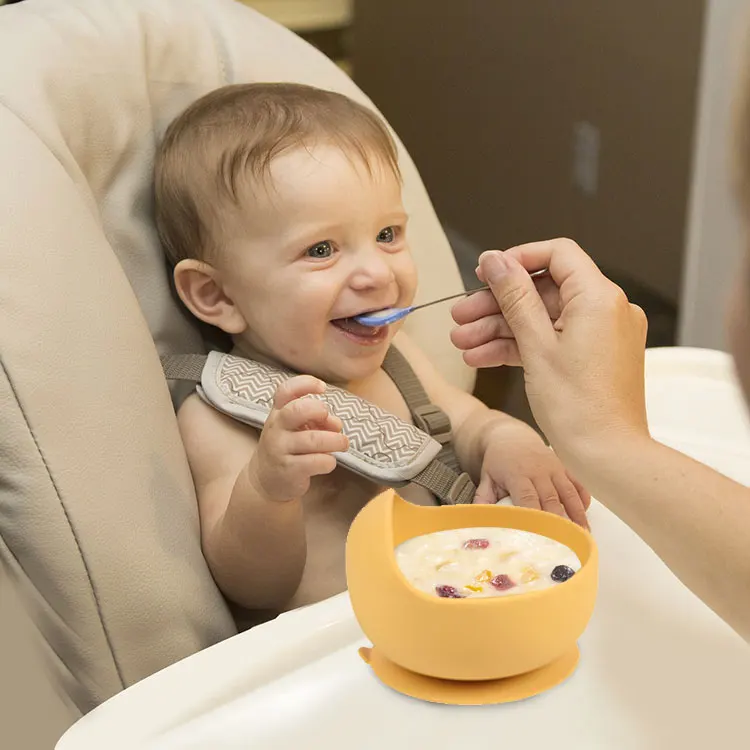 China Wholesale Sales Reasonable Price 5 Pieces Silicon Child Babi Spoon Bib Tableware Silicone Baby Feeding Plate Bowl Set