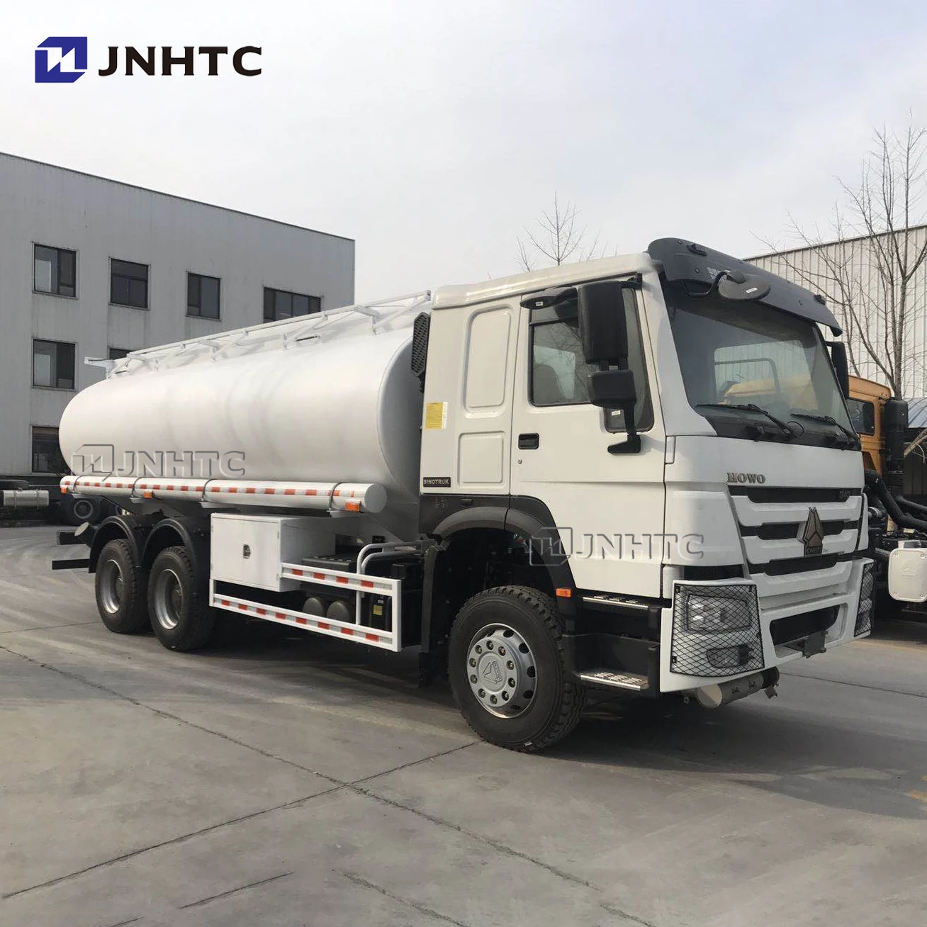Б/у отличное состояние Sinotruk Howo 6x4 автоцистерна с двумя отсеками Автоцистерна для перевозки топлива