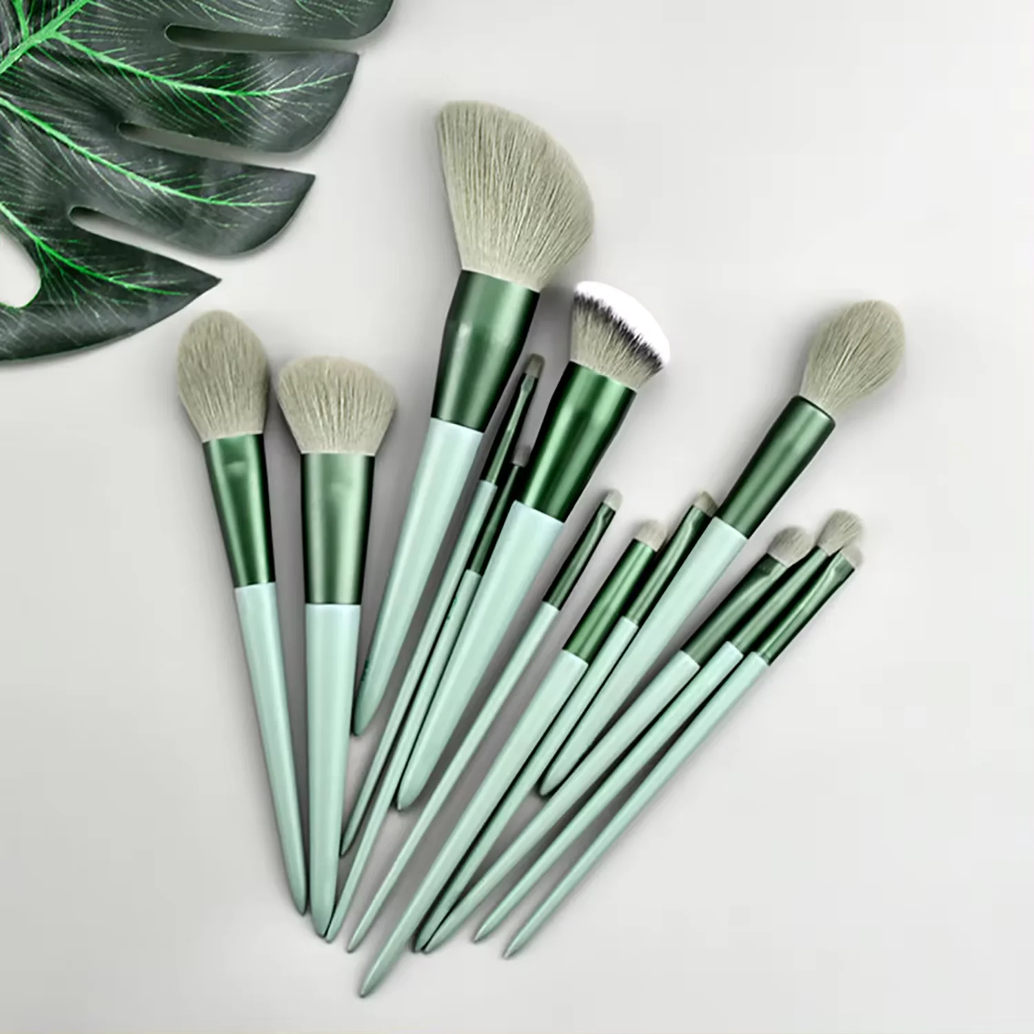DailyQueen FREE BAG green cosmetic for eyeliner eyebrow nose brush for foundation green makeup brush kabuki
