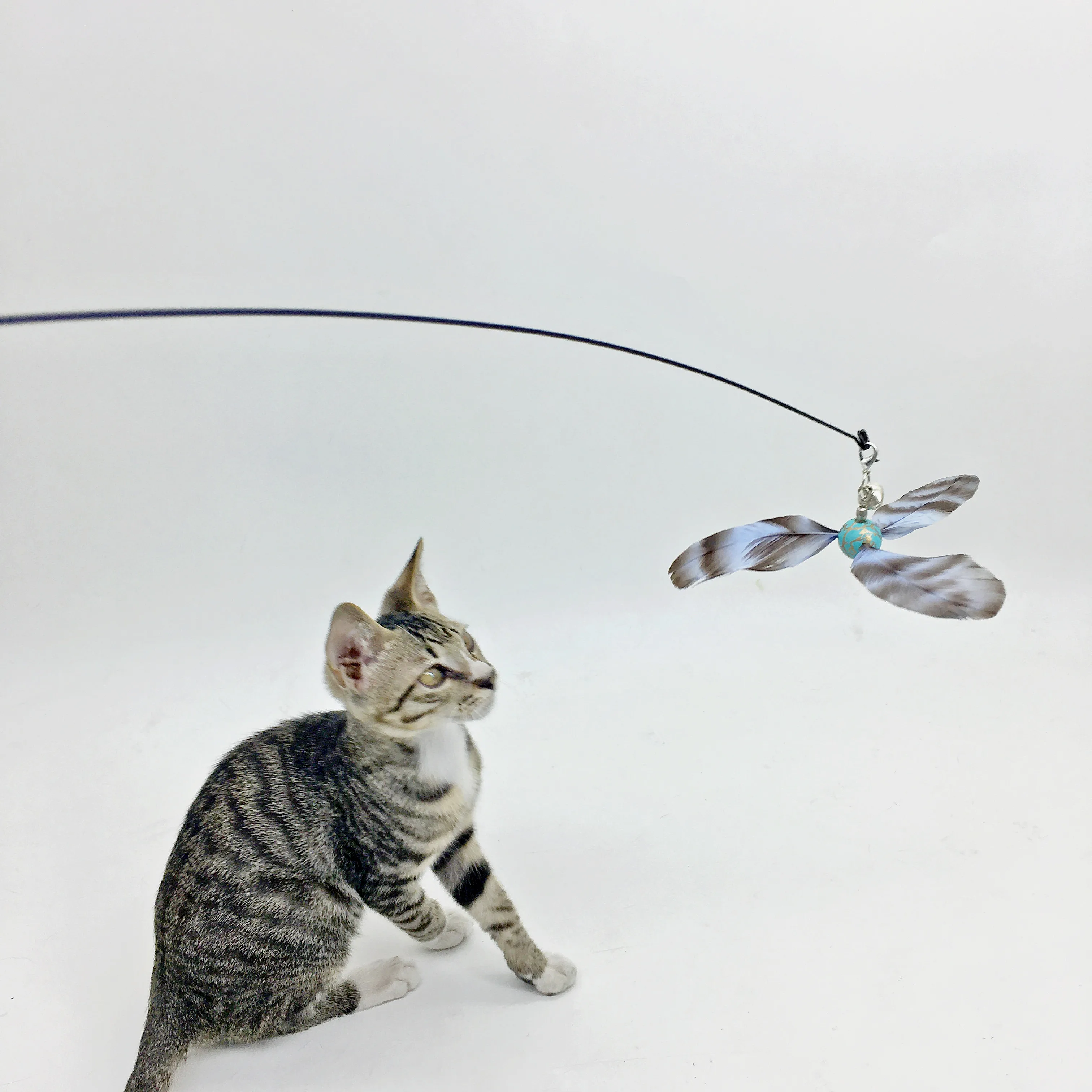 Factory wholesale new windmill long pole hunting wire natural feather rotating windmill teaser cat wand self hi with bells