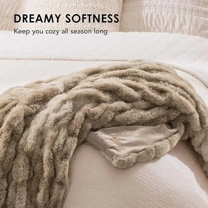 Ultra-Plush Cozy Reversible Ruched Textured Ribbed Faux Rabbit Fur Throw Double Sided Bubble Jacquard Faux Fur Blanket Knitted