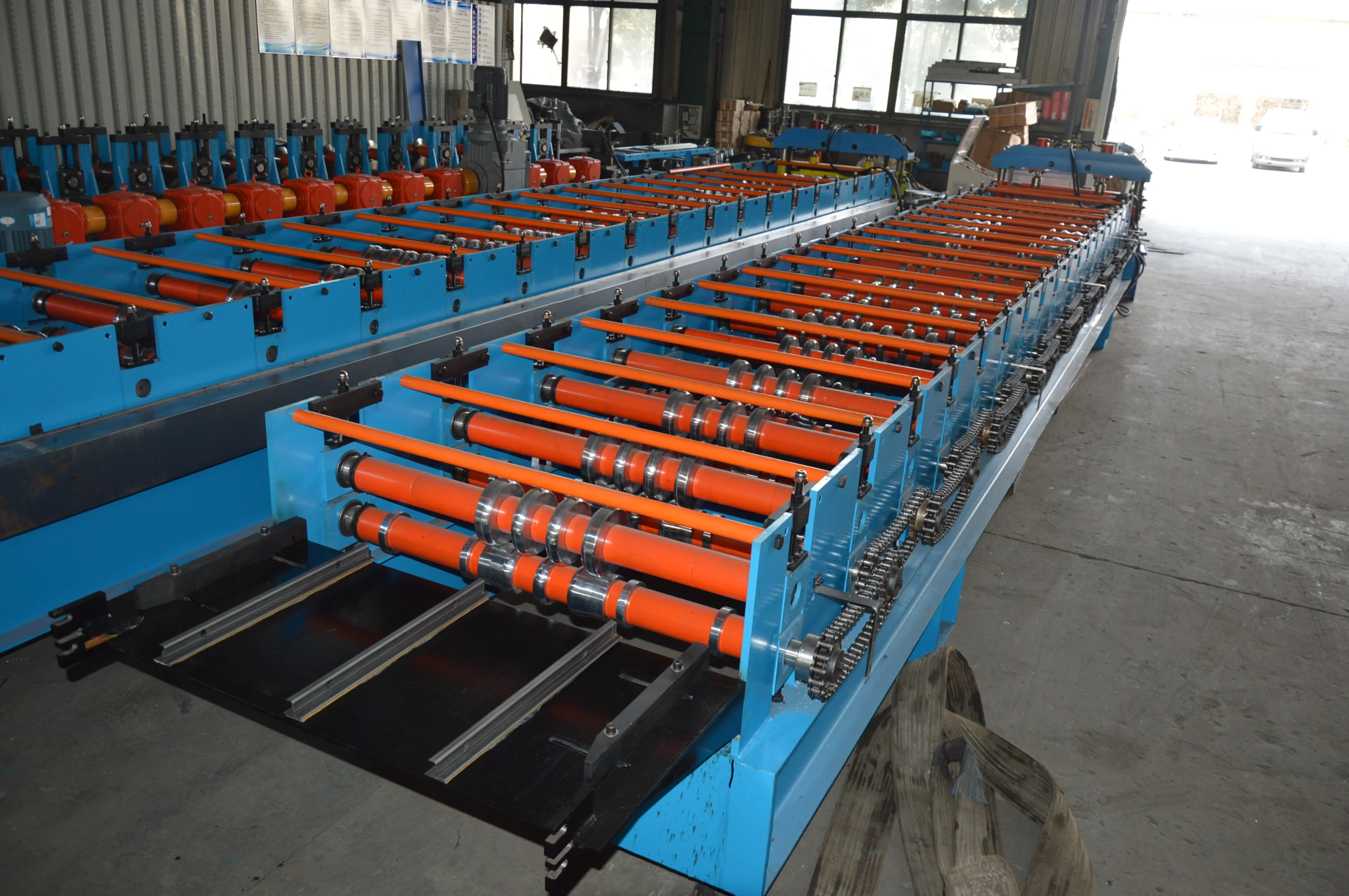 Factory Price High Quality Color Steel Corrugated Roofing Machine from professional manufacturer