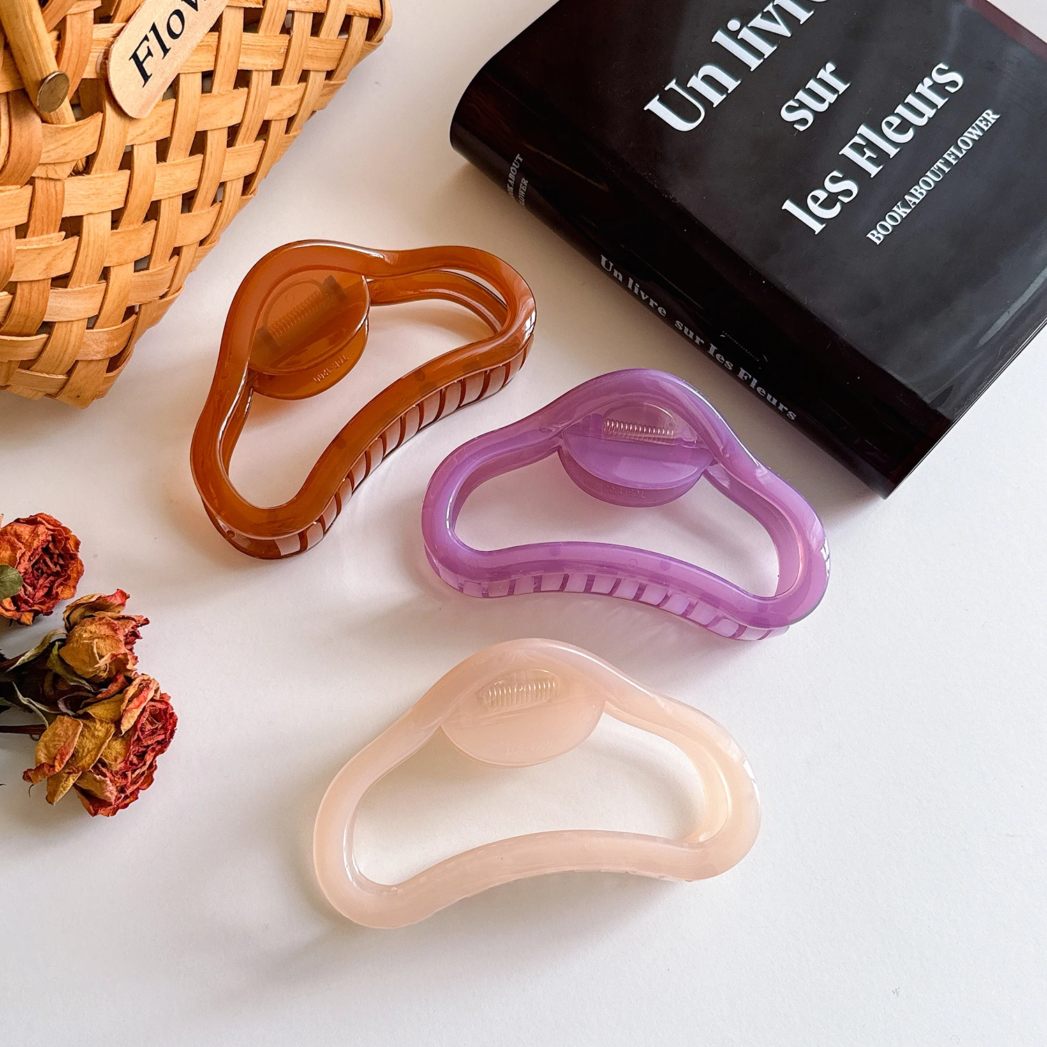 Dowell Korean Fashion High End Cloud Shape Jumbo Plastic Resin Elegant Hair Clips