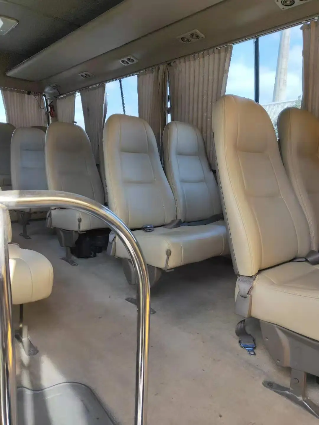 Spring Suspension 6 Cylinder used buses Original Japanese Used Toyot Coaster Bus for Sale 30 Seats Diesel 1hz Engine city car