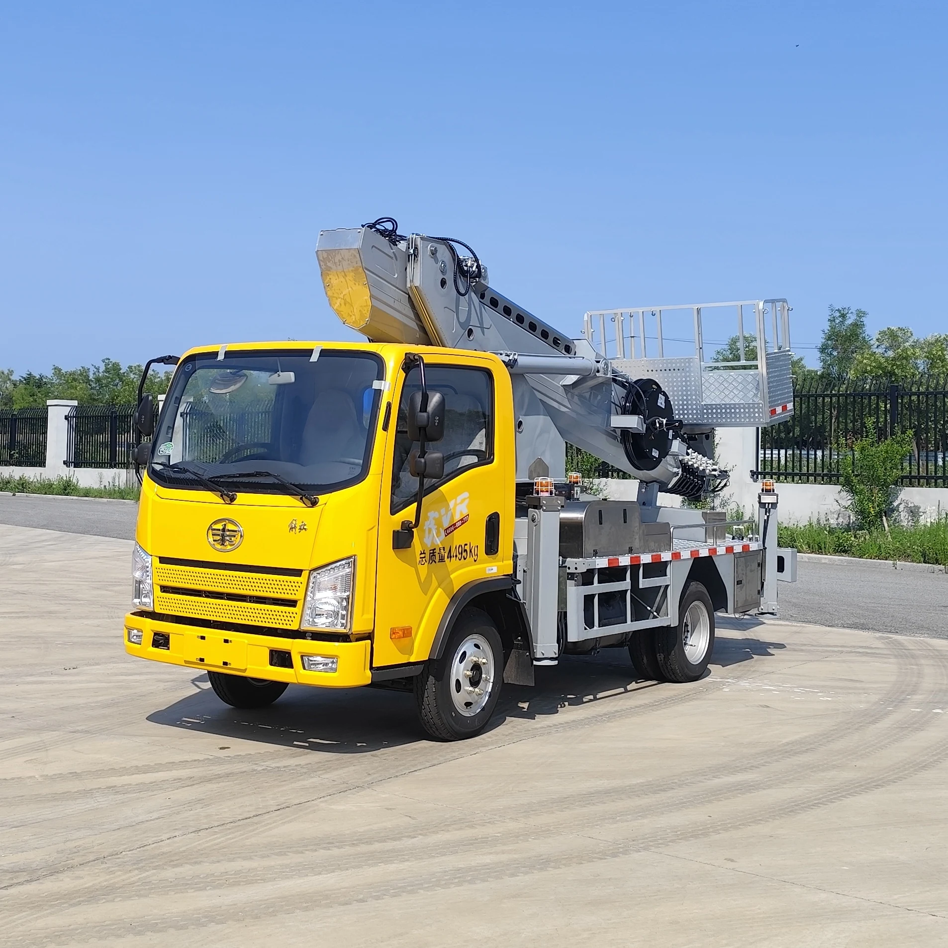 32m aerial lift truck 3