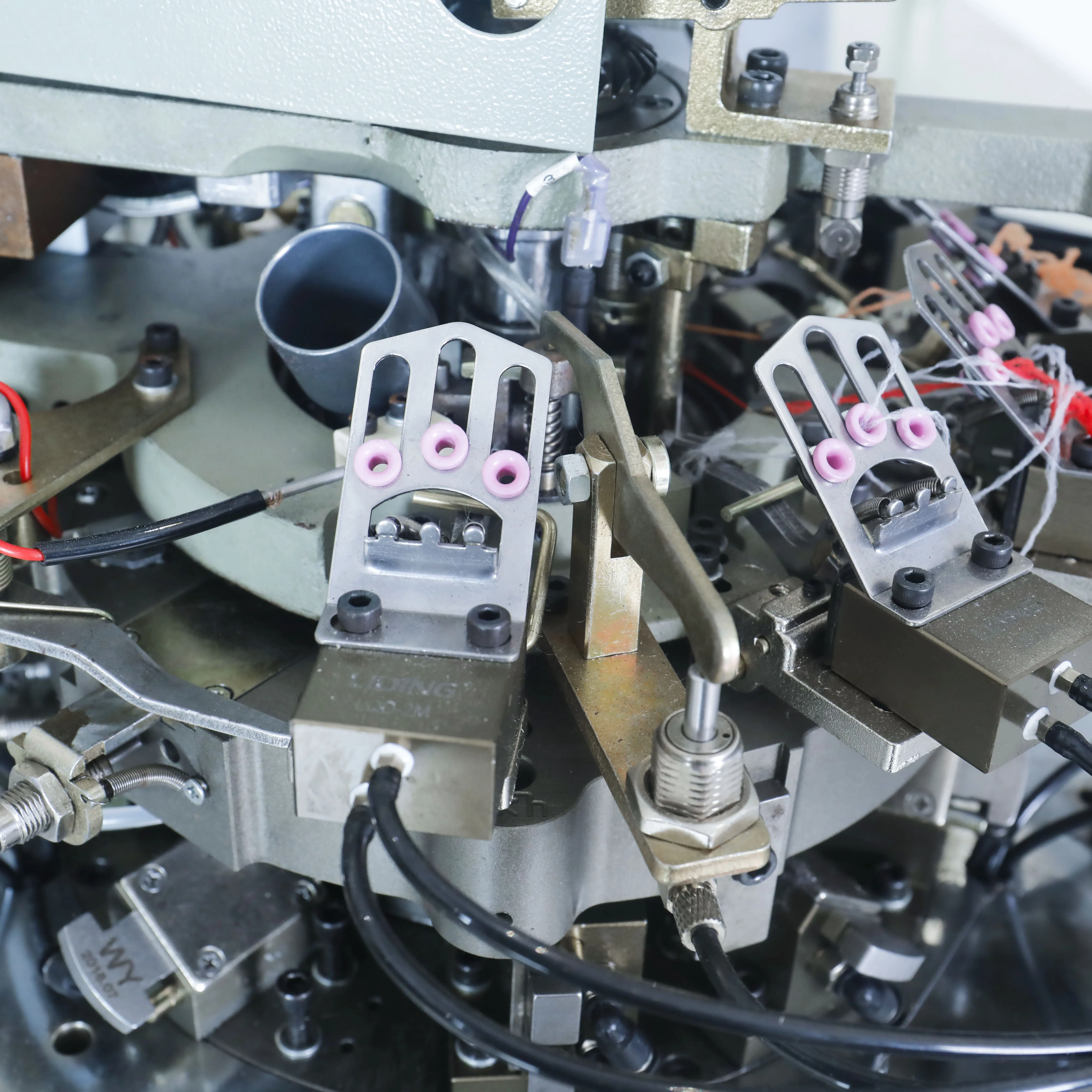 Одноцилиндровая Полностью компьютеризированная автоматическая машина для изготовления верхних носков