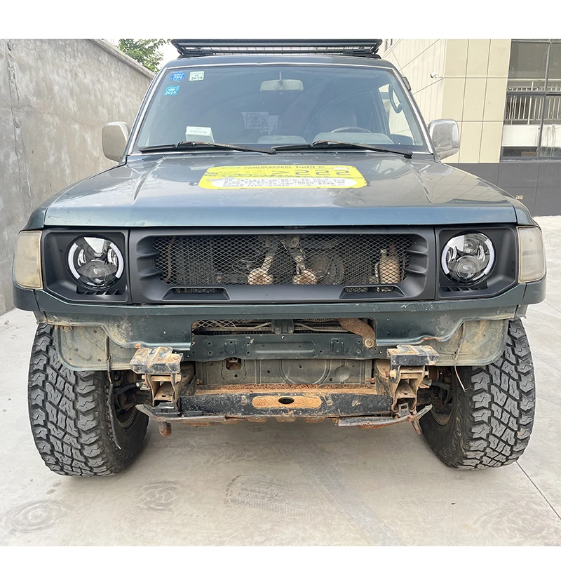 Auto Parts Modified ABS Black Car Front Grille With LED Light Bar Fit For PAJERO V33 V43 V31 V32