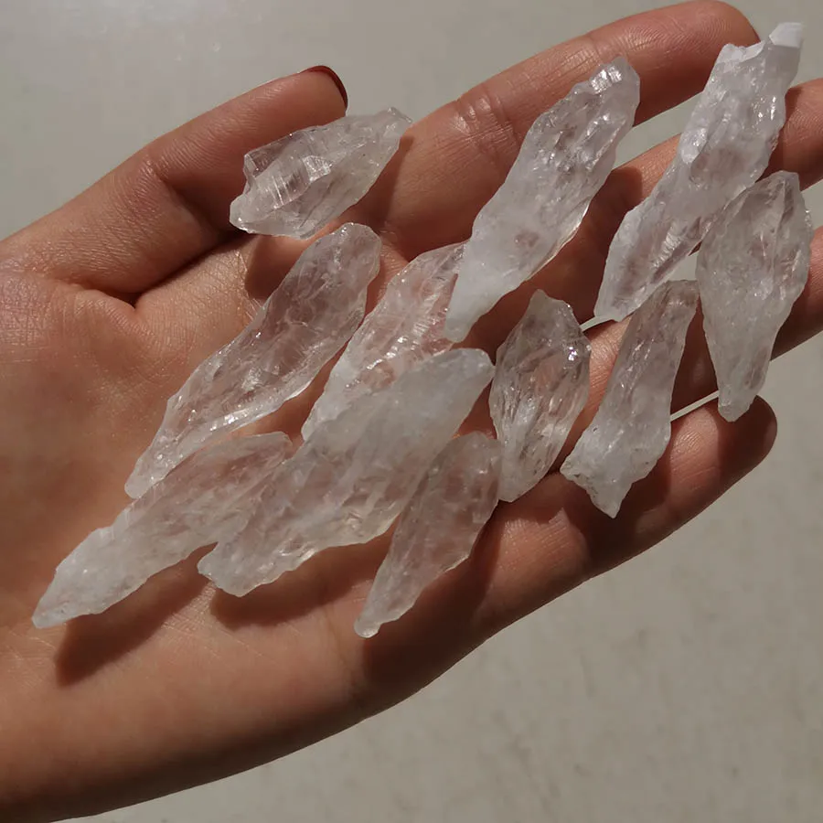
Natural Rock Crystal Raw Clear Quartz Rough Stone Pencils Loose Stone For Healing  (62352309778)