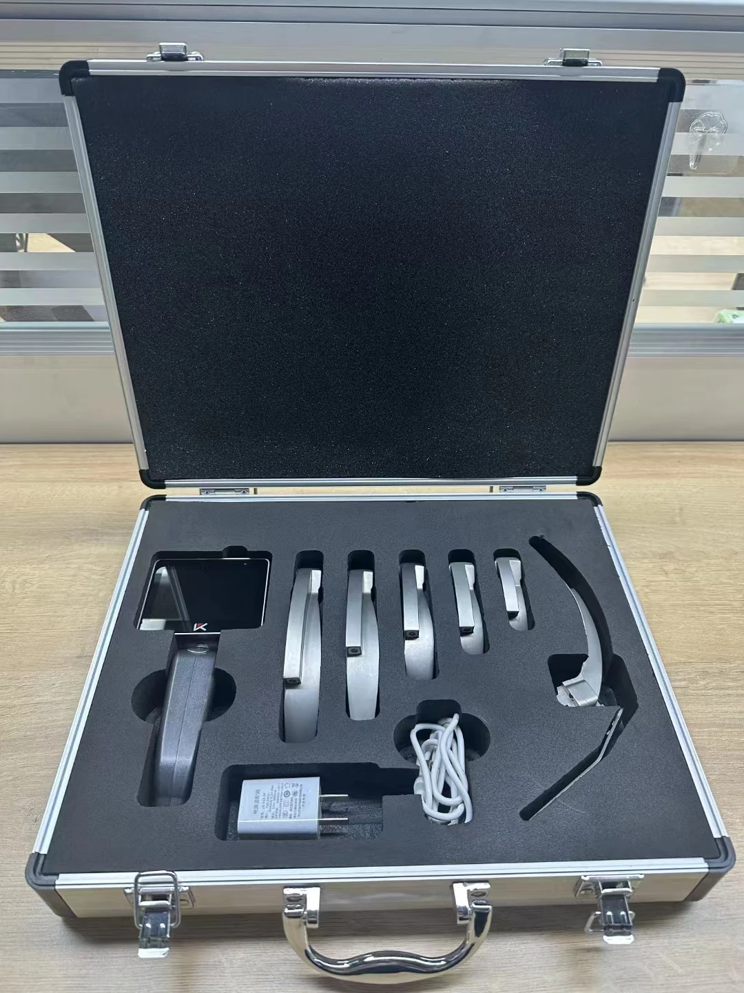 Medical Instrument of Rechargeable Battery Video Laryngoscope Reusable Video Intubation Laryngoscope Endoscope OEM