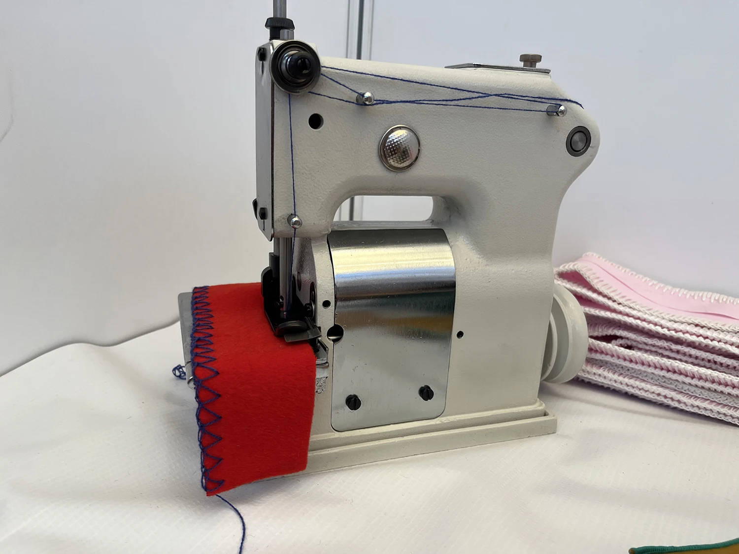 QK-GO1-2 Woolen Carpet Blanket Overlock Sewing Machine
