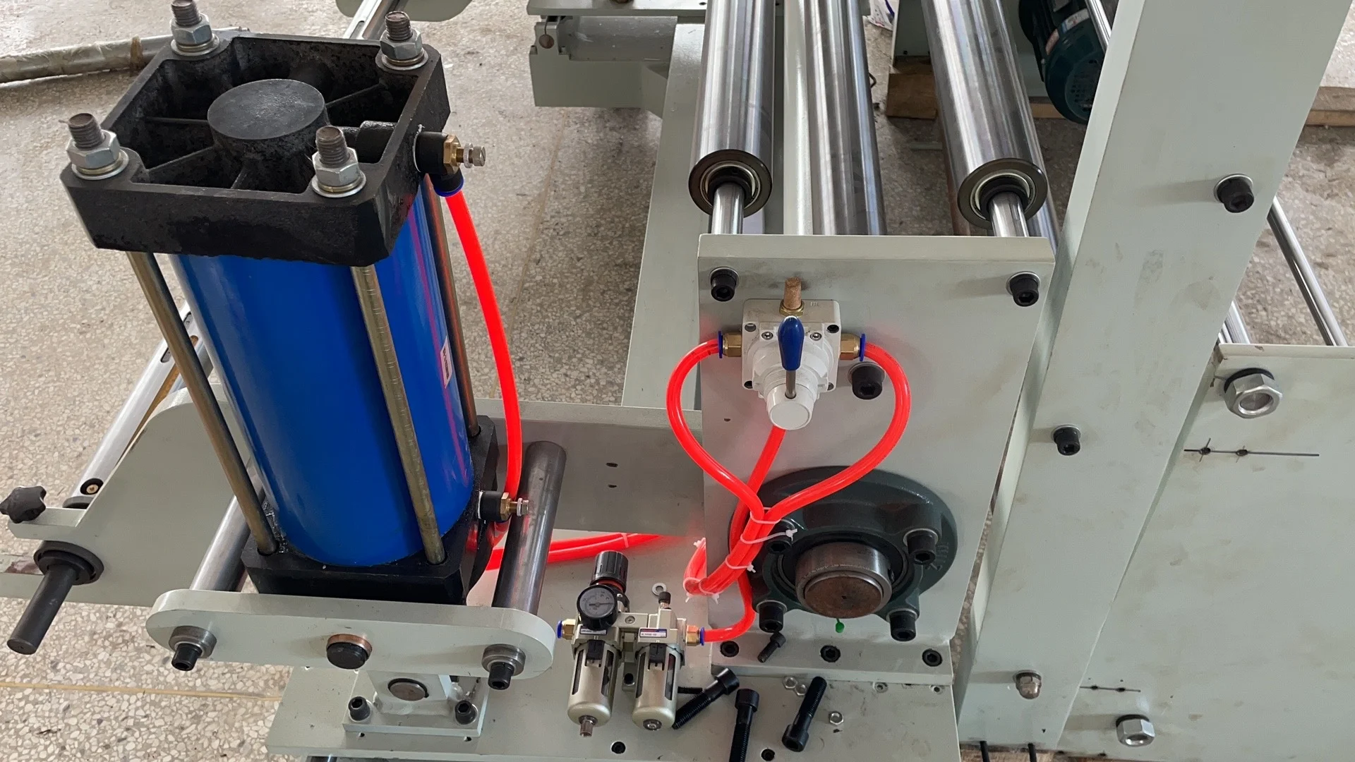 Automatic paper roll slitter rewinder machine and slit rewinding machines for the paper film non woven tape