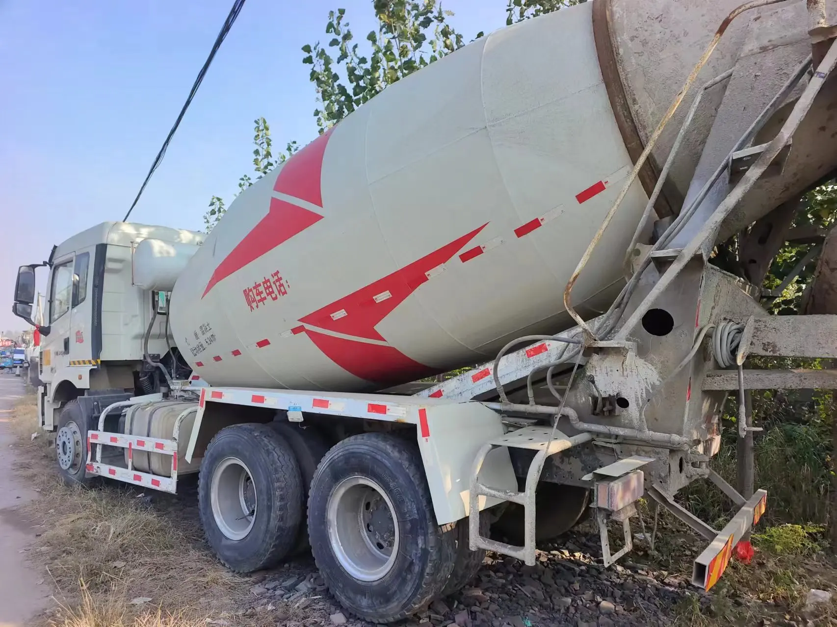 China Concrete Mixer Truck Heavy Duty Cement Mixer Truck 5M3 Good Price