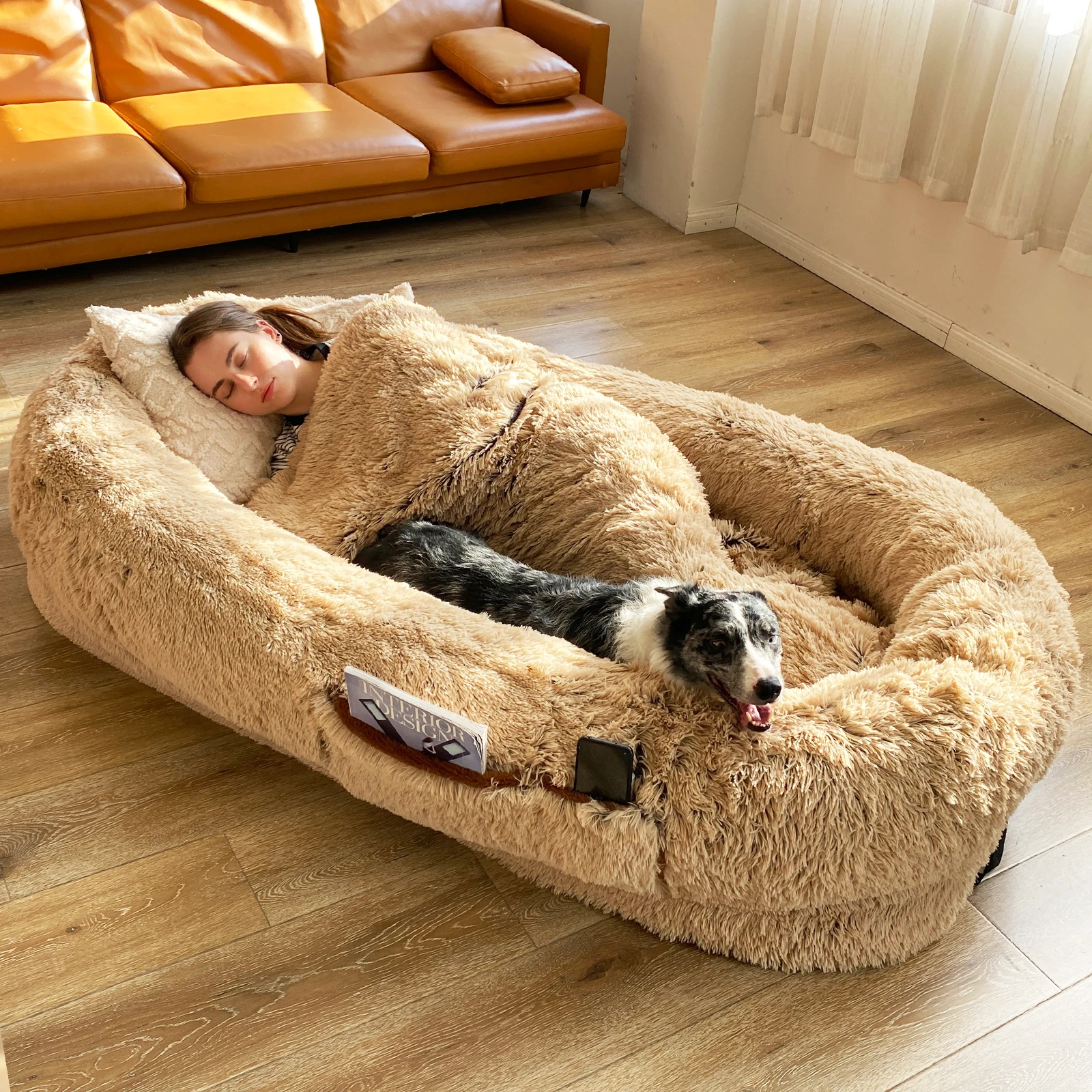 Собачья кровать для человека. Плюшевая кровать для людей. Собака с человеком в кровати. Собачья кровать для человека фото. Собачья кровать для людей купить.