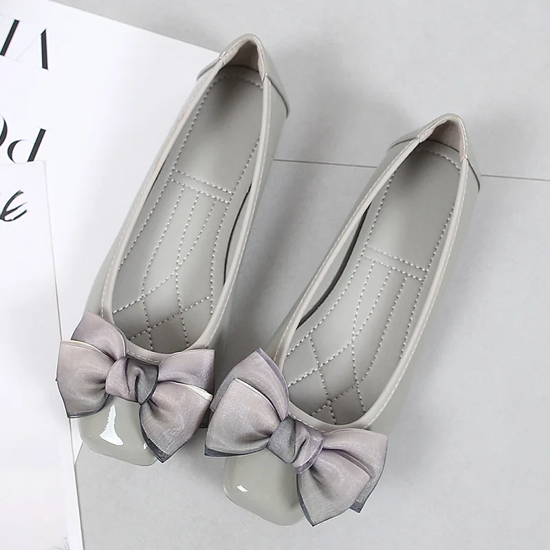 Wholesale Korea style ladies flat leather casual shoes soft walking shoes large size comfortable women fashion shoes