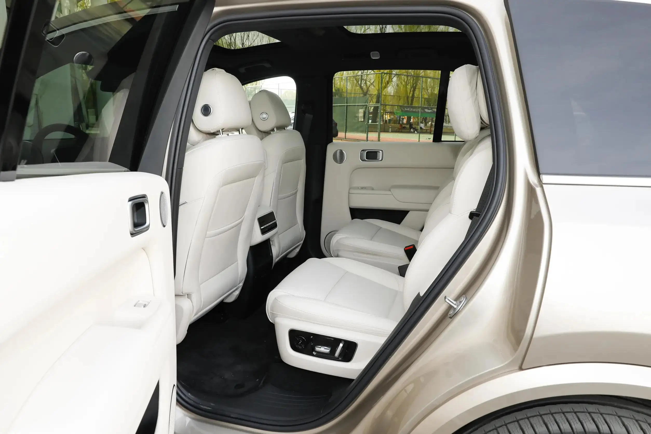 Huanyu auto 2023 Lixiang L7 Li L8 L9 4X4 4 Wheel Drive Hybrid SUV For Export Russia