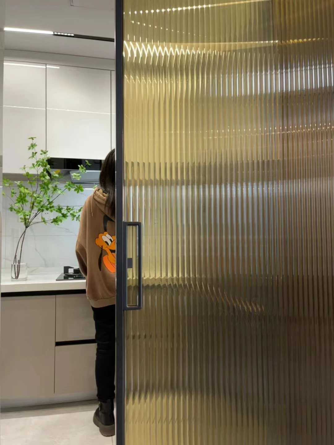 7mm 13mm 15mm 25mm strip reeded glass film for glass window or door widely use glass looking film