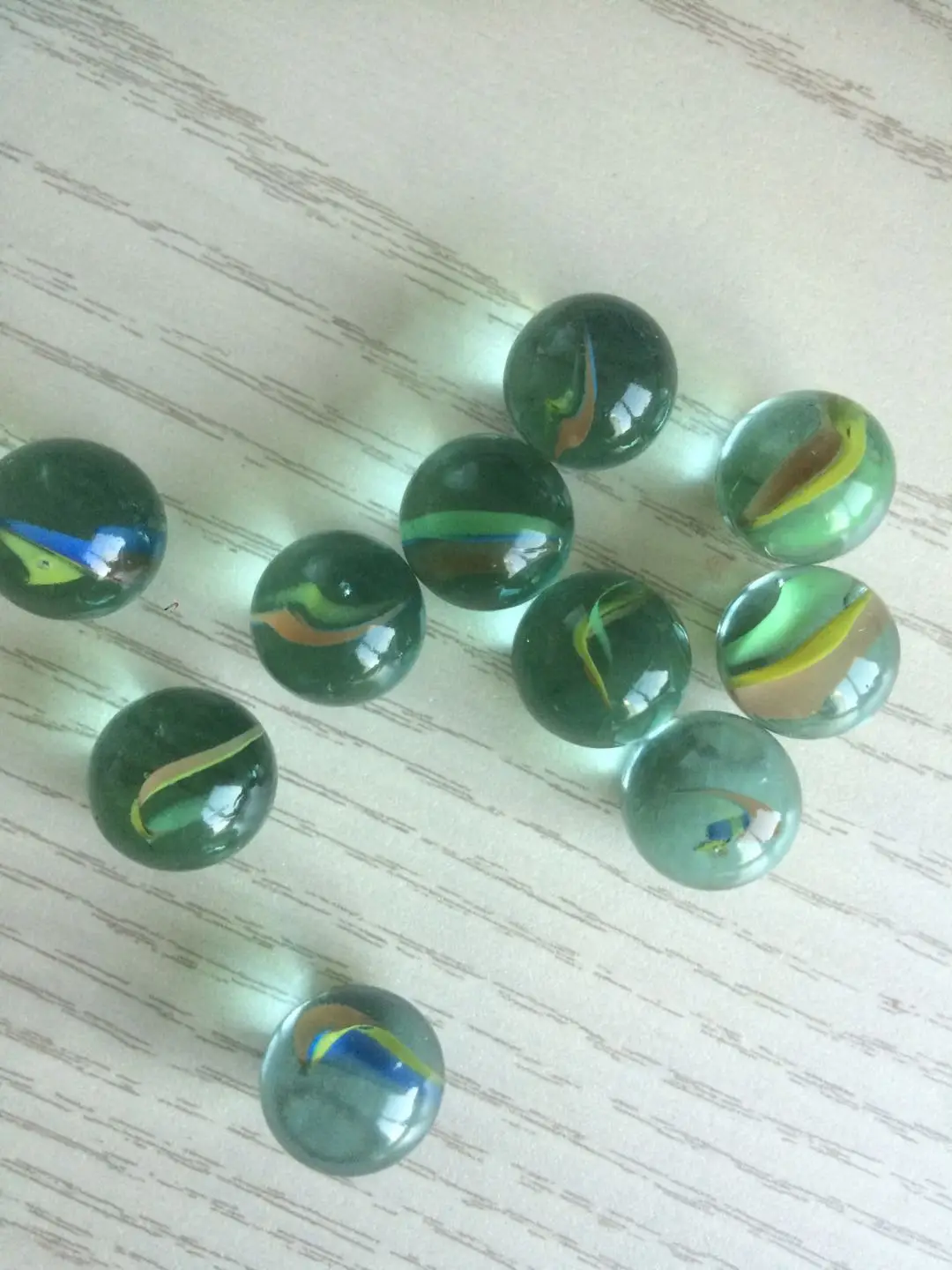 Дешевые стеклянные мраморы трех цветов с бесплатными образцами