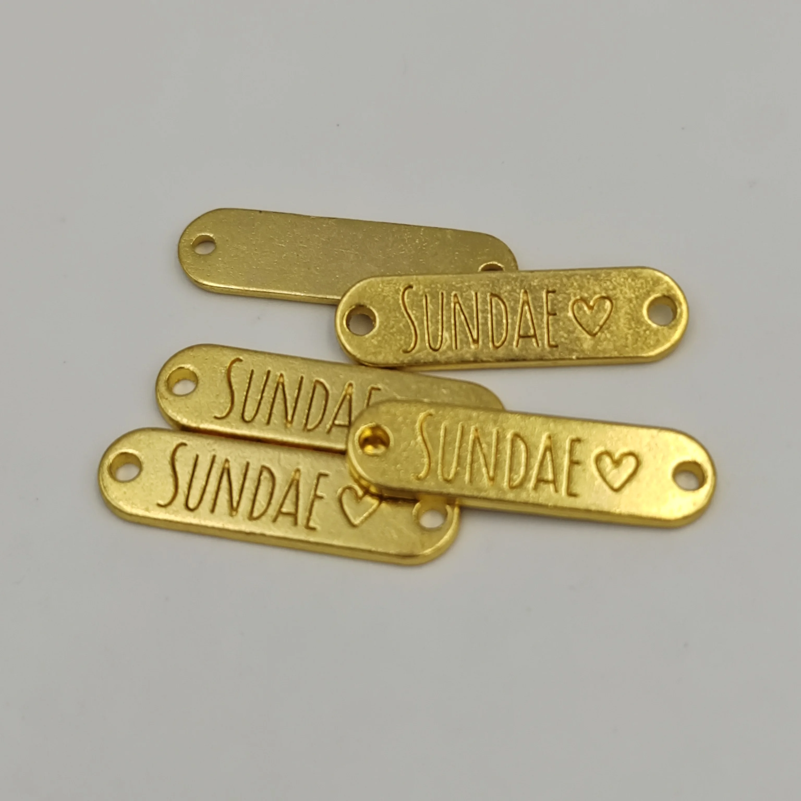 Fashion engraved brand logo custom metal gold finished metal logo for clothes