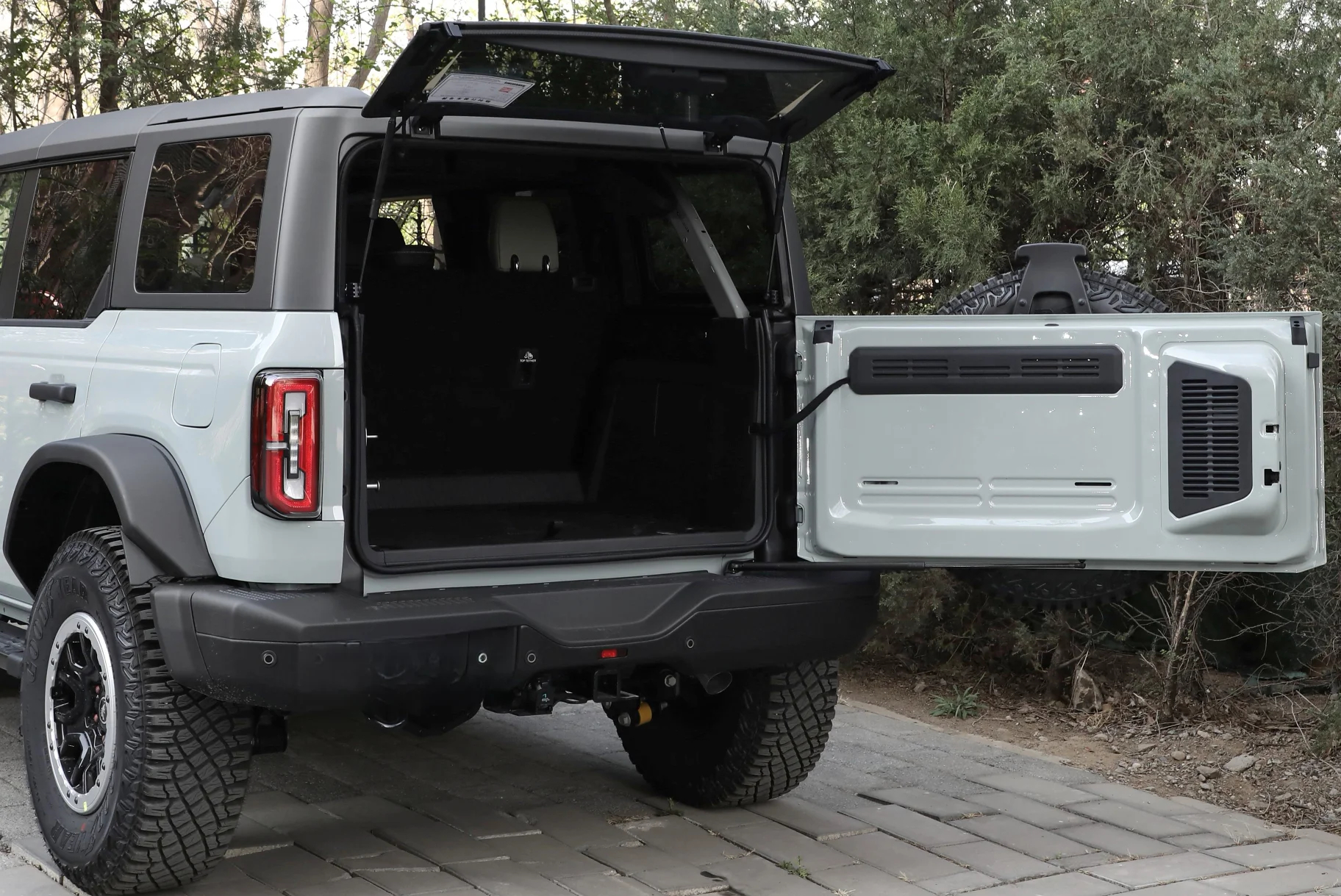 2024 Ford Bronco 5-Door 5-Seater SUV Wasteland Off-Road Bike 2.3T 275HP Turbo AWD Automatic Gearbox Dark R17 Leather Seats New