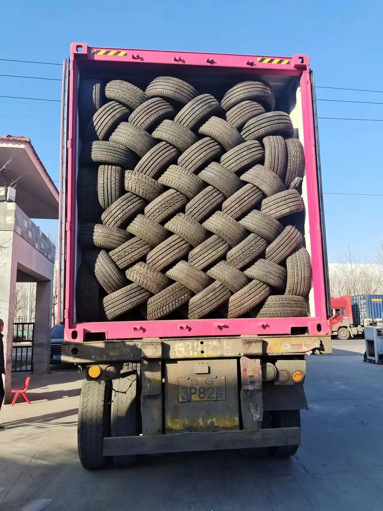 factory UHP passenger car tyres family pcr tires17 18 inch 225/60R17 225/65R17 215/55R17215/55R18 235/40R18  with  ECE DOT IS