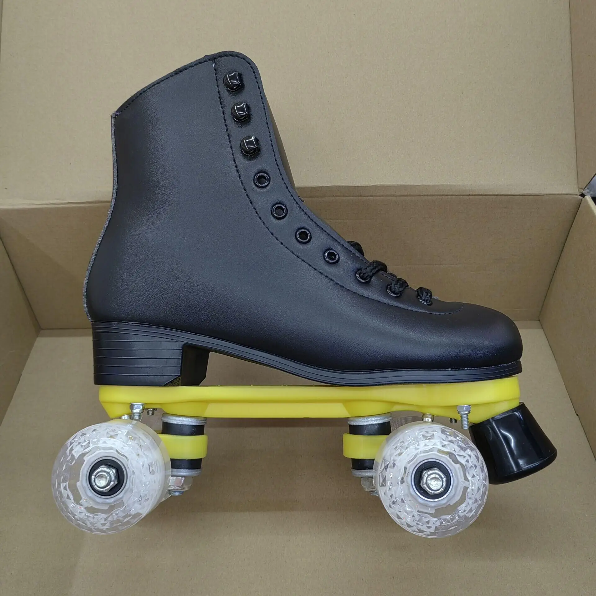 2024 Leather High-top Roller Skates Four-Wheel Roller Skates Shiny Roller Skates with Carry Bag for Girls