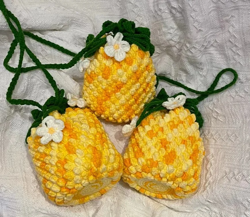Wholesale 1pcs Handmade wool hook woven fruit pineapple bag paper towel  snack  mouth red envelope key  crochet pineapple bag