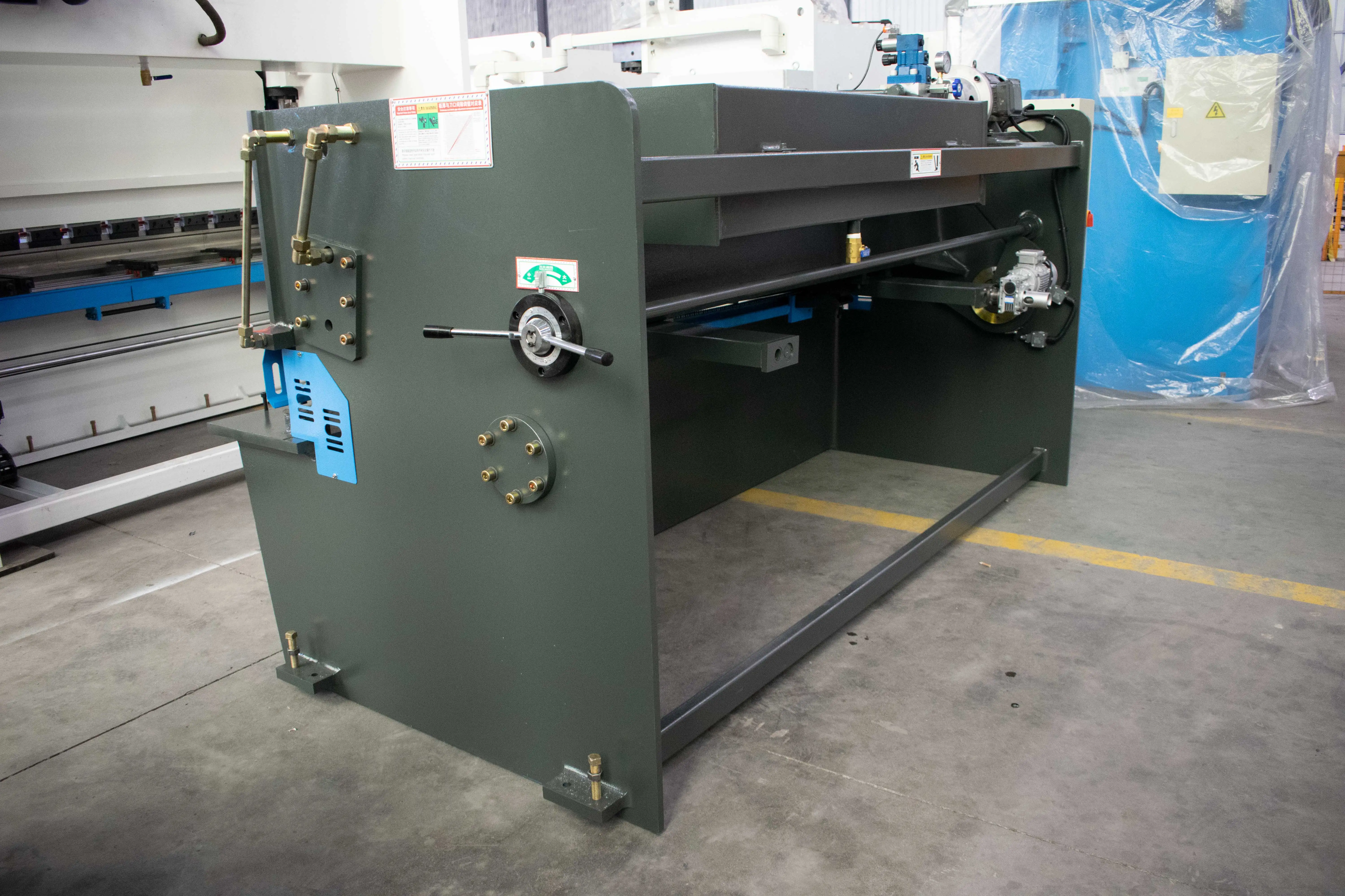 Hydraulic shearing machine Swing beam type plate guillotine shear