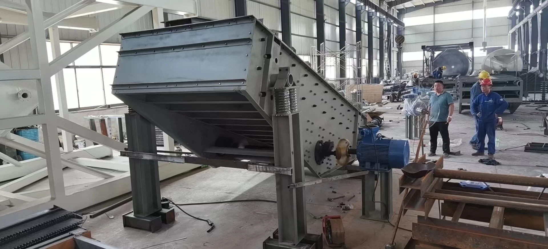 New Heavy Industrial Mining Machinery Linear Coal Mine Vibrating Screen for Sand Stone & Ore Screening Condition New