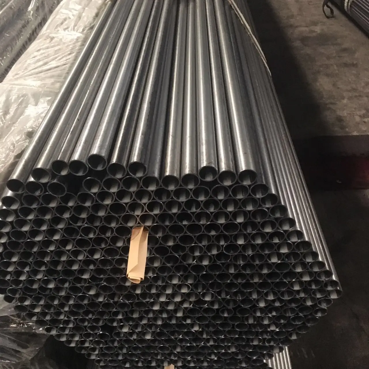 Black iron pipes are popular in Southeast Asia Bi Pipe SCH40 ERW carbon steel pipe DN15 DN100 DN50 DN150