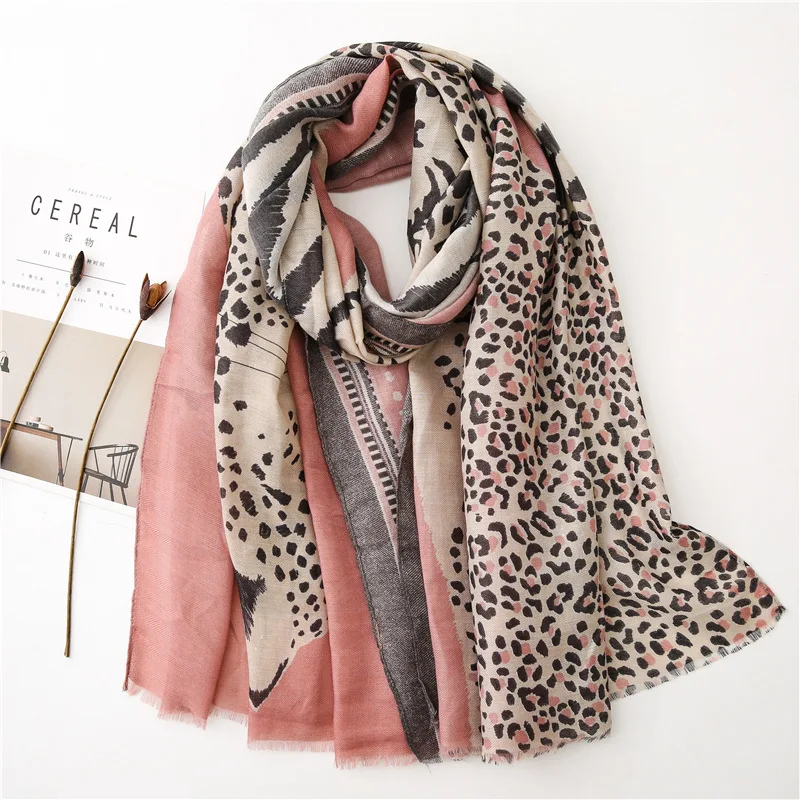 Wholesale 2020 new arrival women cotton animal scarf shawl fashion realistic tiger leopard printed scarfs latest