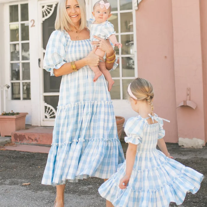 Индивидуальные одинаковые платья Yiyuan повседневные для мамы и я оптовая продажа семейные Макси-платья меня