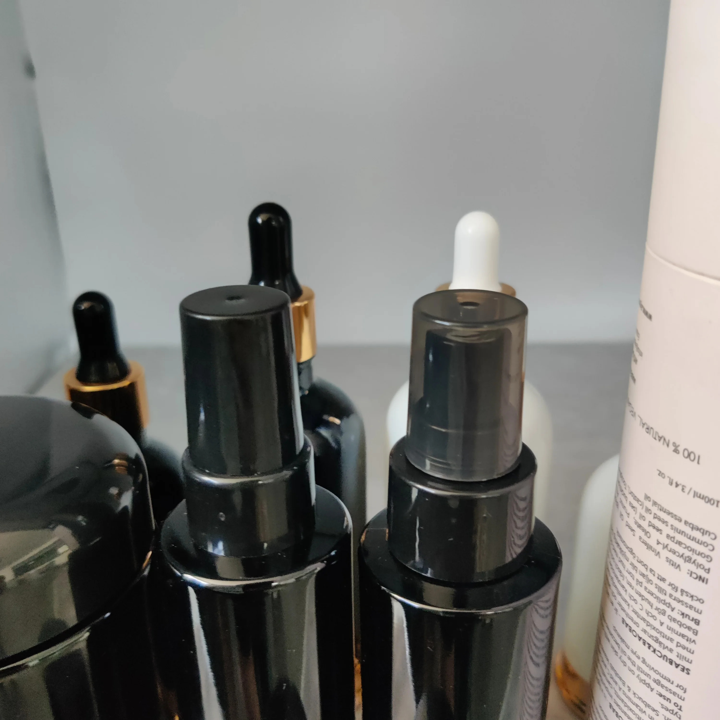 cosmetic packaging dark violet cylinder spray glass bottle