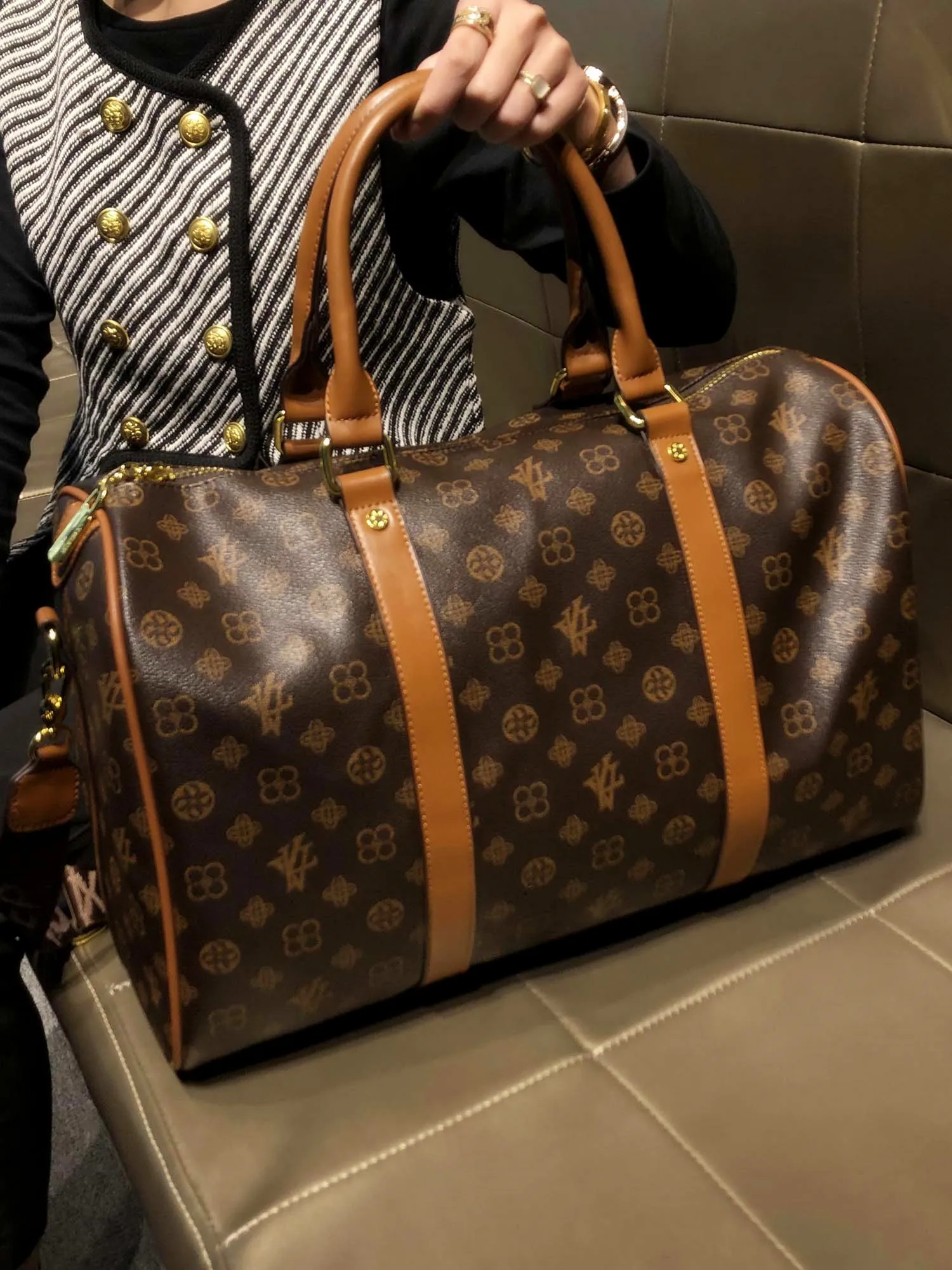 Manufacturer Gym Outdoor Sports Bag Large-capacity Hand Luggage  Custom top quality Litchi pattern Women Fashion Genuine Leather