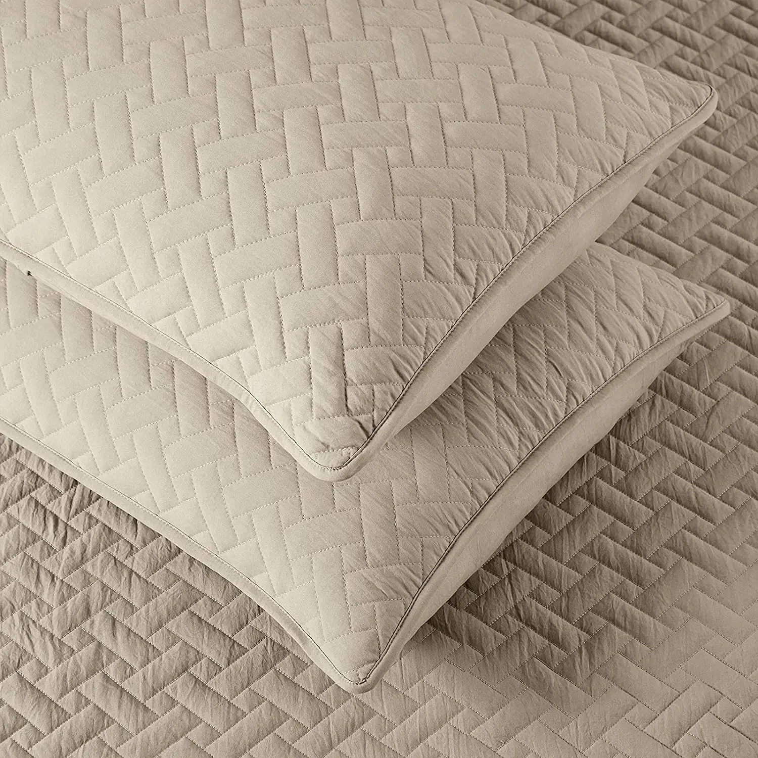 Lightweight Microfiber Coverlet Bedding Set with Quilt Stitched Pattern