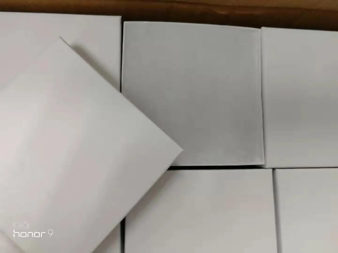 Z33W 3-1/2 x3-1/2 x15/16 50pcs White Swirl Cotton Filled Paper Box Cardboard Bracelet & Ring Box for Jewelry Display Packaging