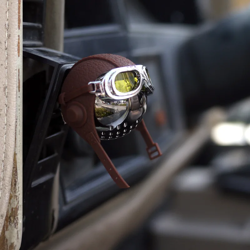 Stainless Steel + Leather Strap Hanging Car Fragrance Creative Airborne Division Design Vent Clip Car Air Freshener Car Perfume