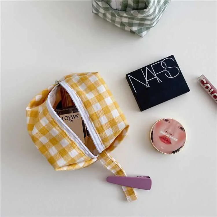 
Маленькая квадратная косметичка из хлопка в клетку 