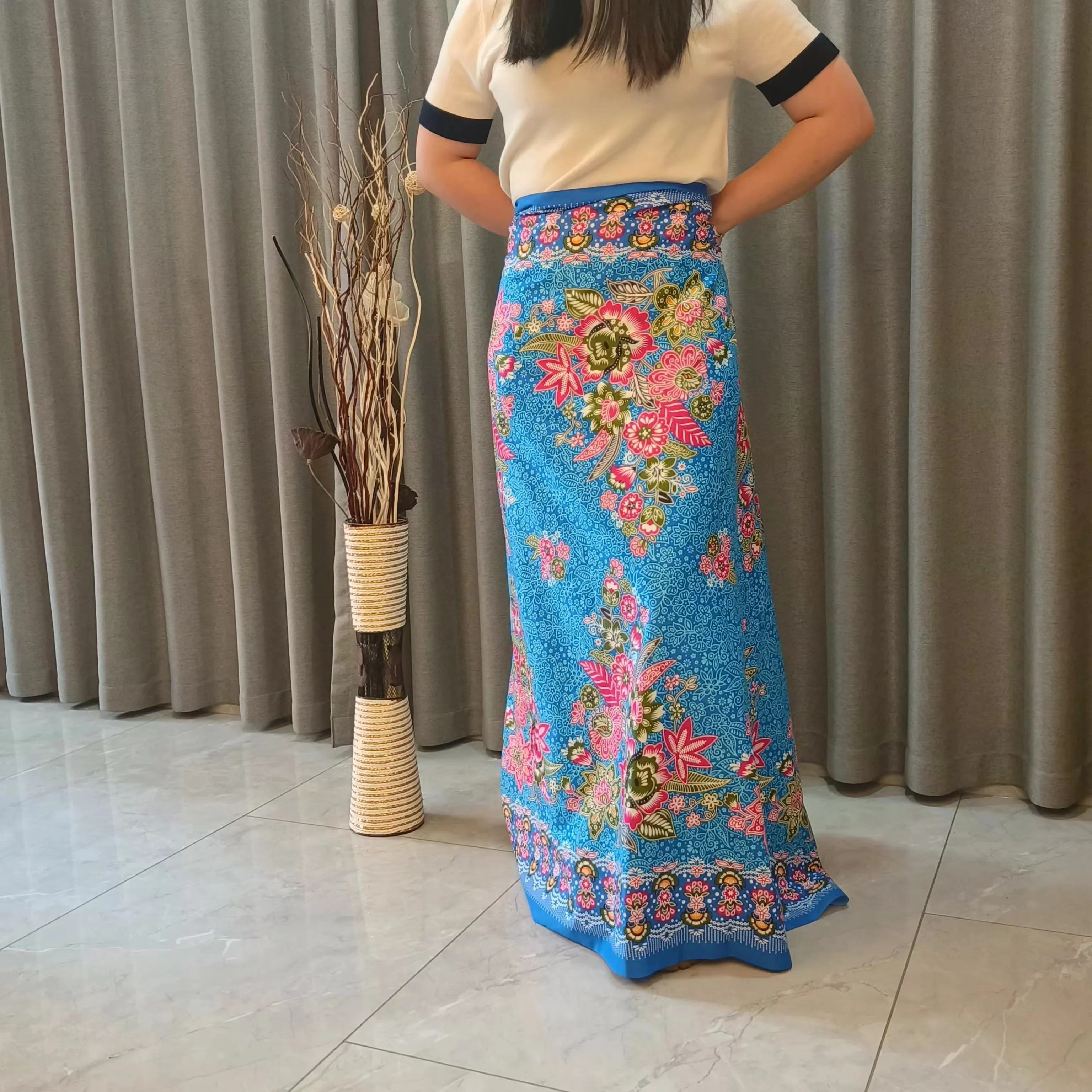 factory price direct sale  microfiber 100%  polyester  wholesale tube skirt sarong batik  indonesia woven fabric