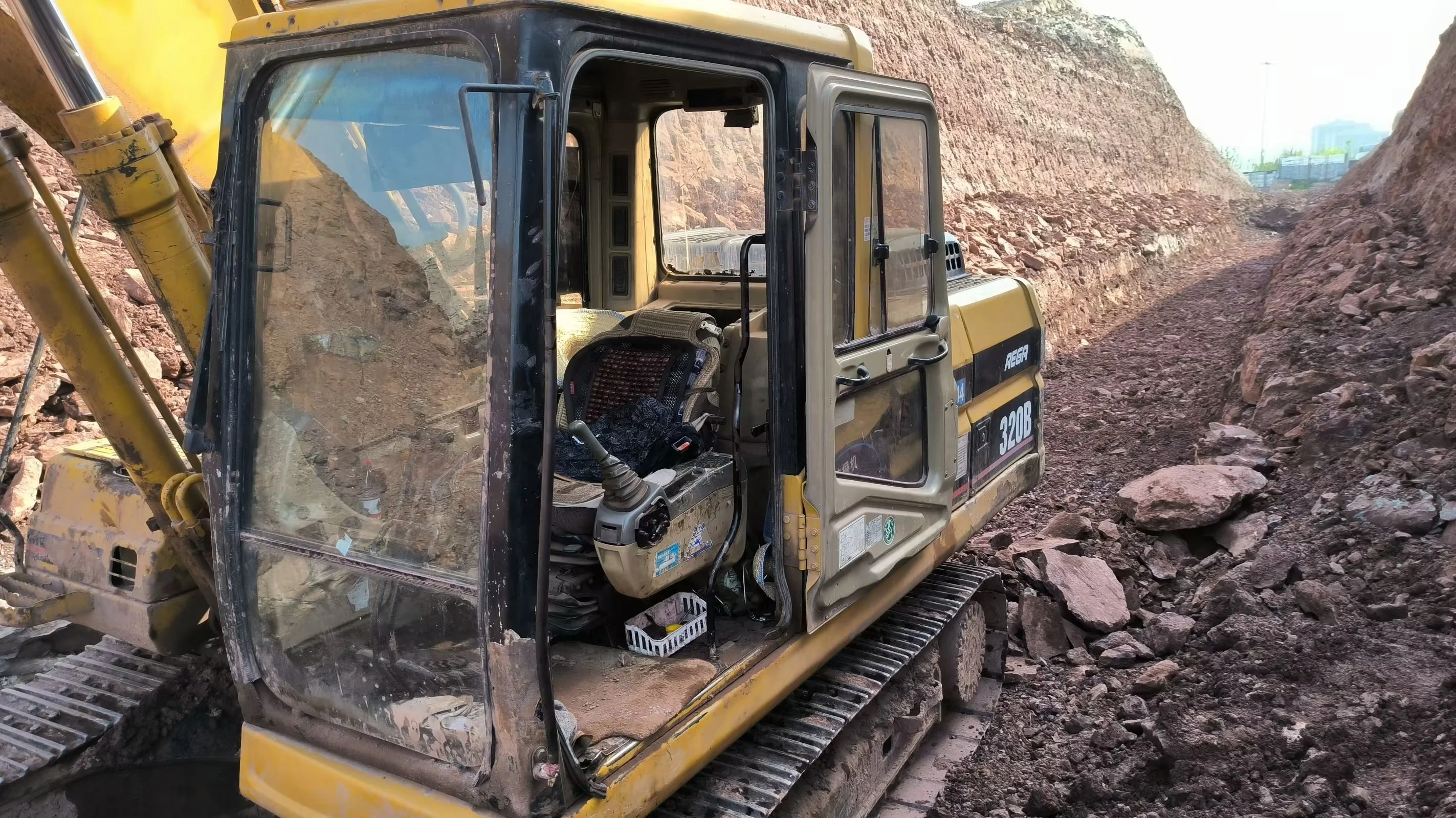 Hot Selling Good Condition CAT 320B 19T Used Excavator Digger Bagger Crawler Hydraulic Excavators For Sale